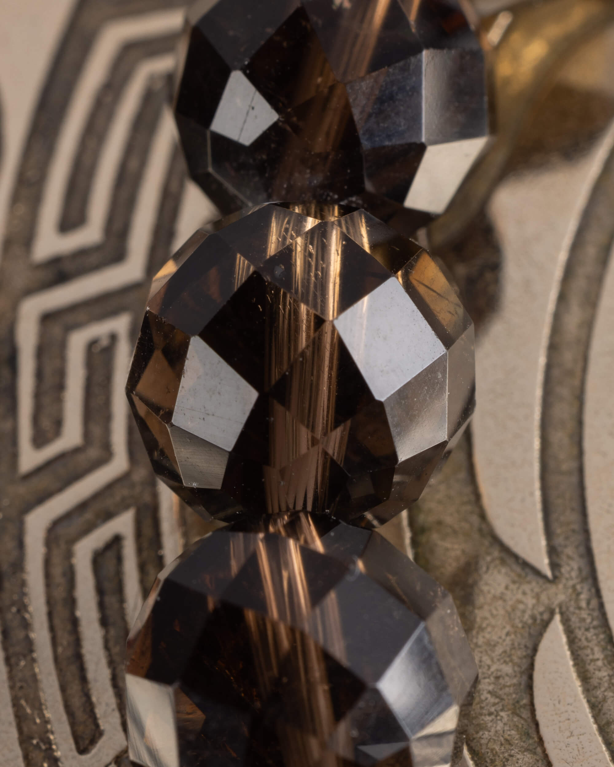 Pulsera de Cuarzo Ahumado Facetada 10 mm - Anclaje Profundo