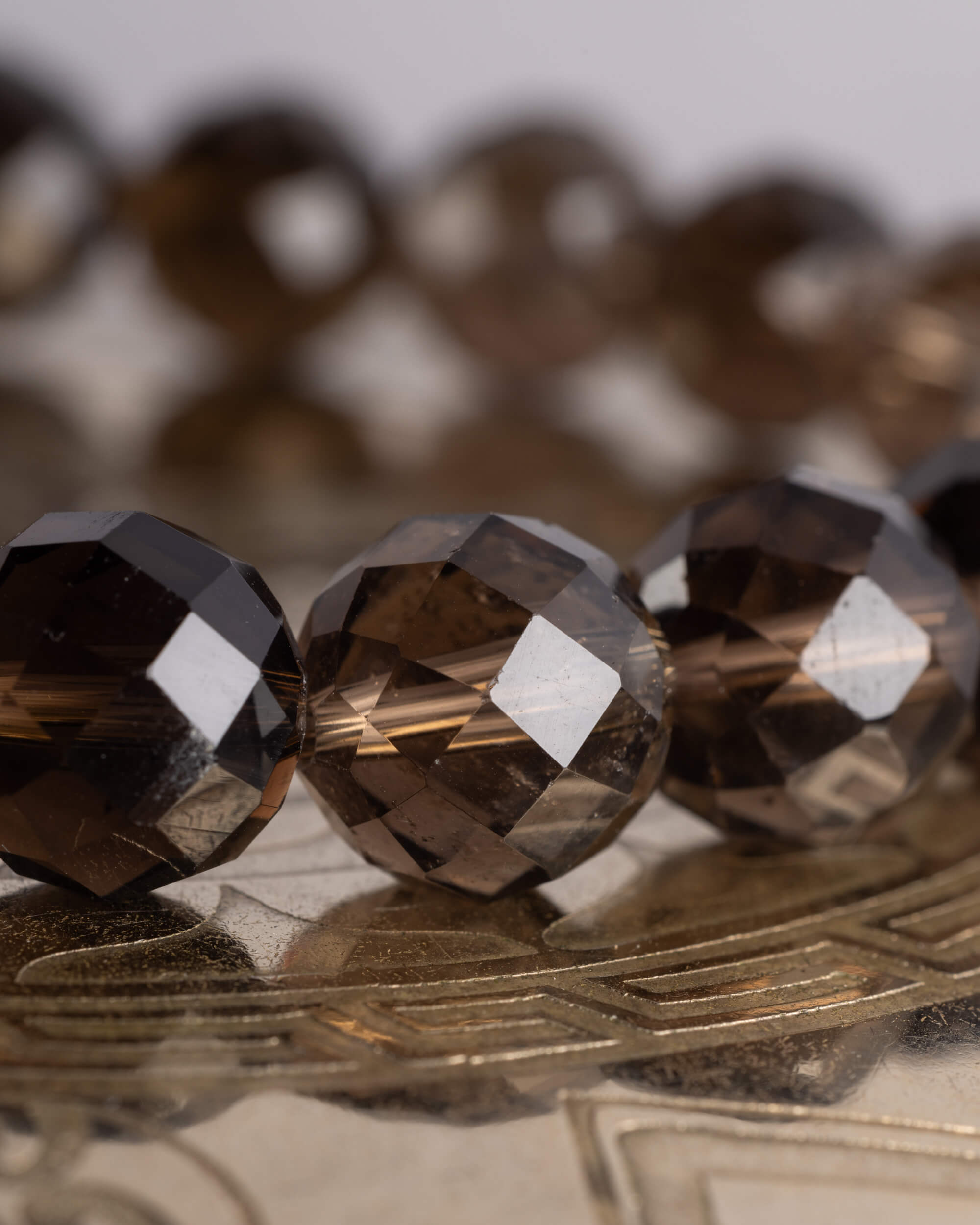 Pulsera de Cuarzo Ahumado Facetada 10 mm - Anclaje Profundo