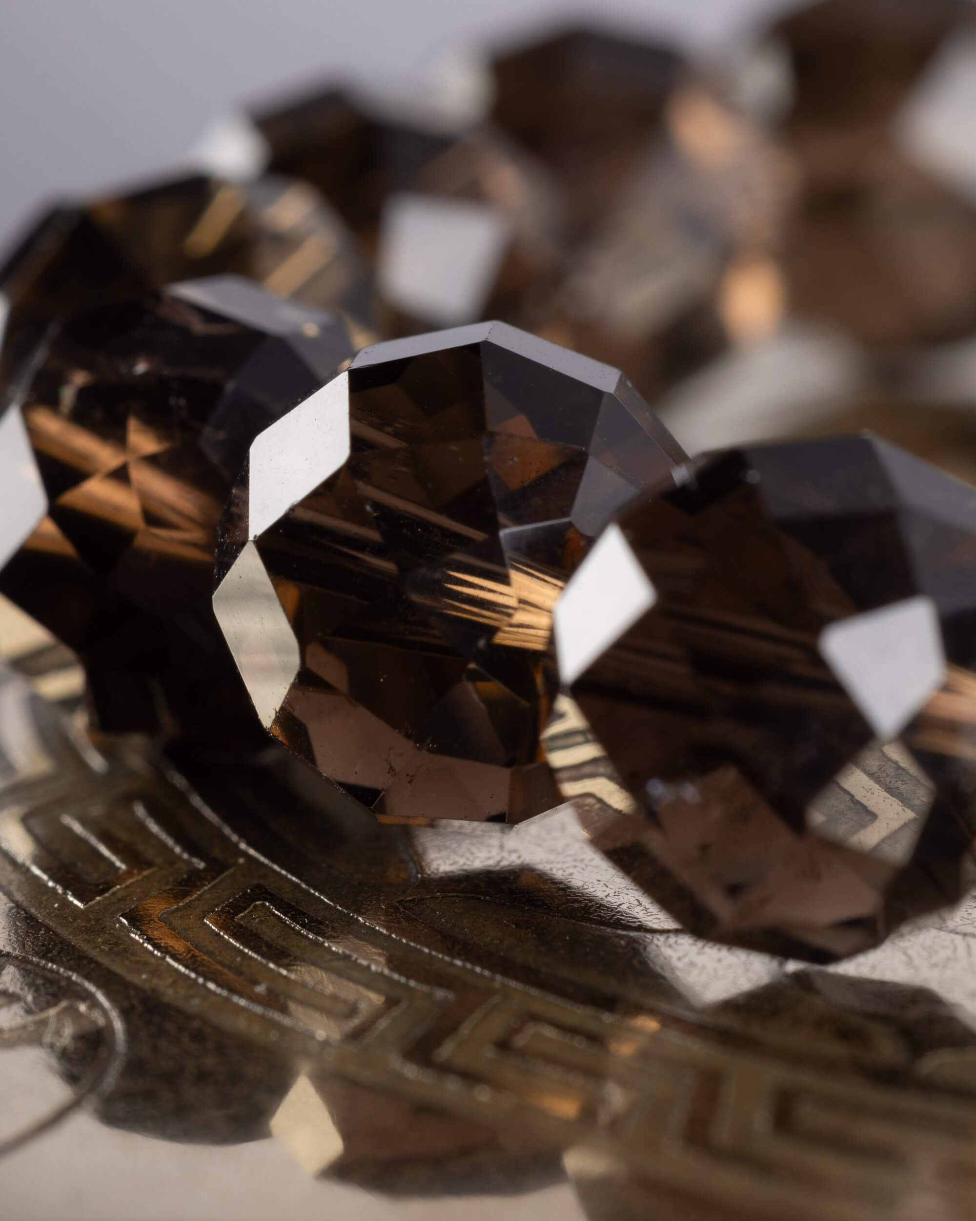 Pulsera de Cuarzo Ahumado Facetada 10 mm - Anclaje Profundo