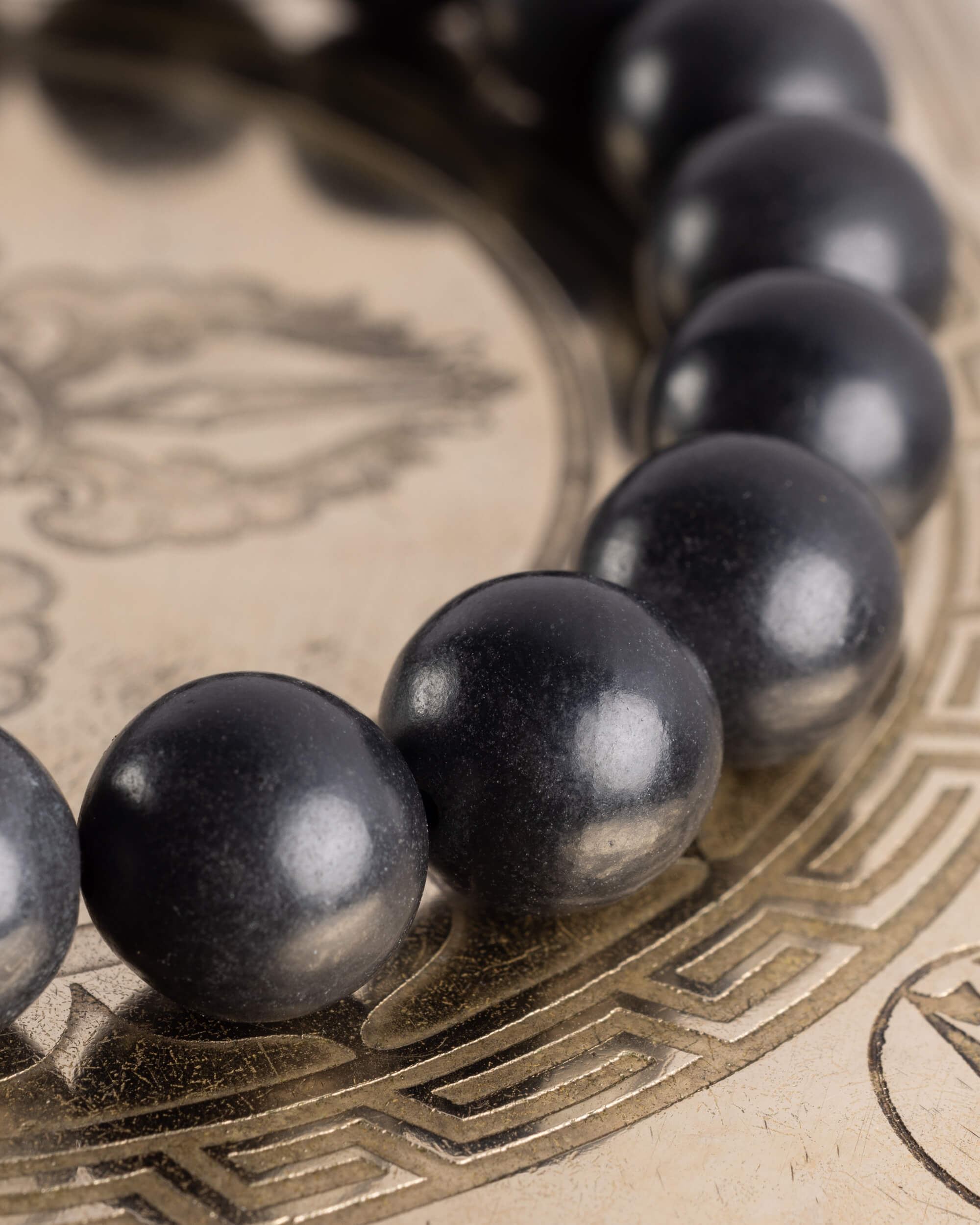 Pulsera de Shungita 10 mm - Protección Profunda y Núcleo Estable