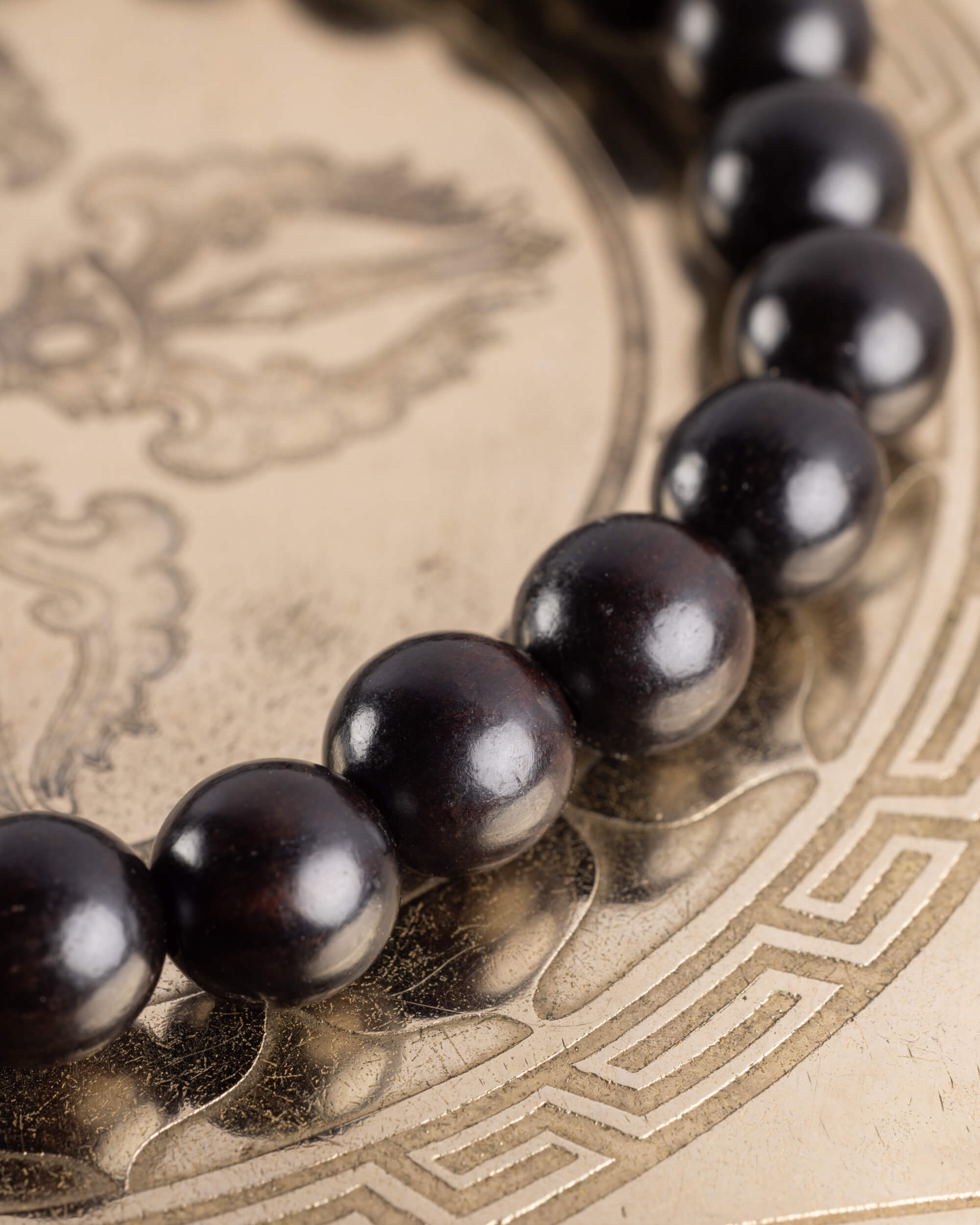 Pulsera de Madera de Ébano 8 mm - Dignidad y Enraizamiento