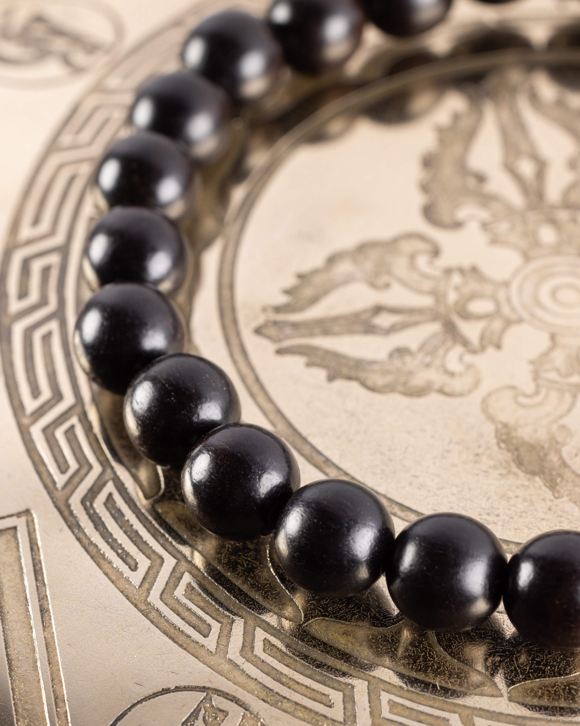 Pulsera de Madera de Ébano 8 mm - Dignidad y Enraizamiento