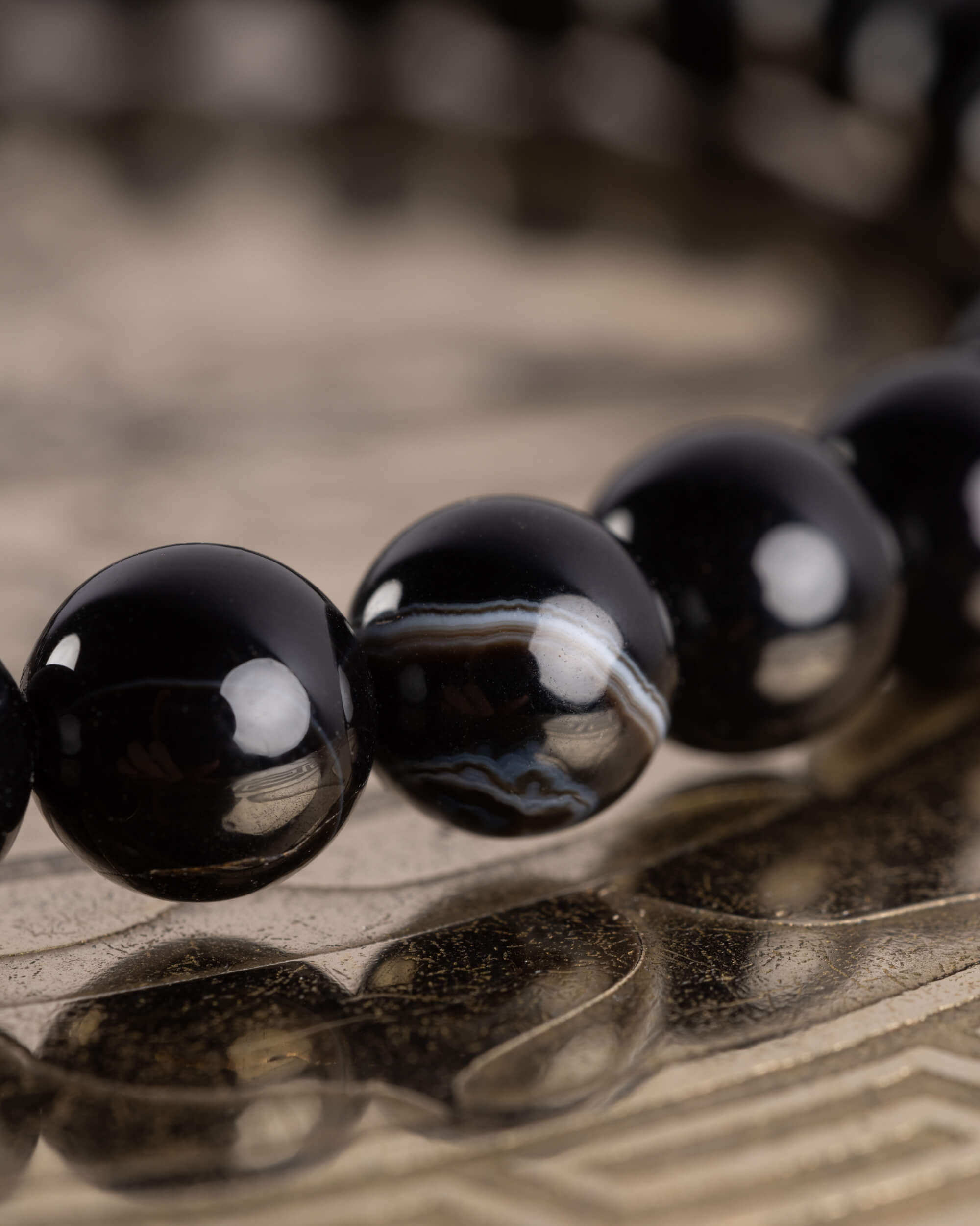 Pulsera de Ágata Negra 6 mm - Contención y Paz Estructural