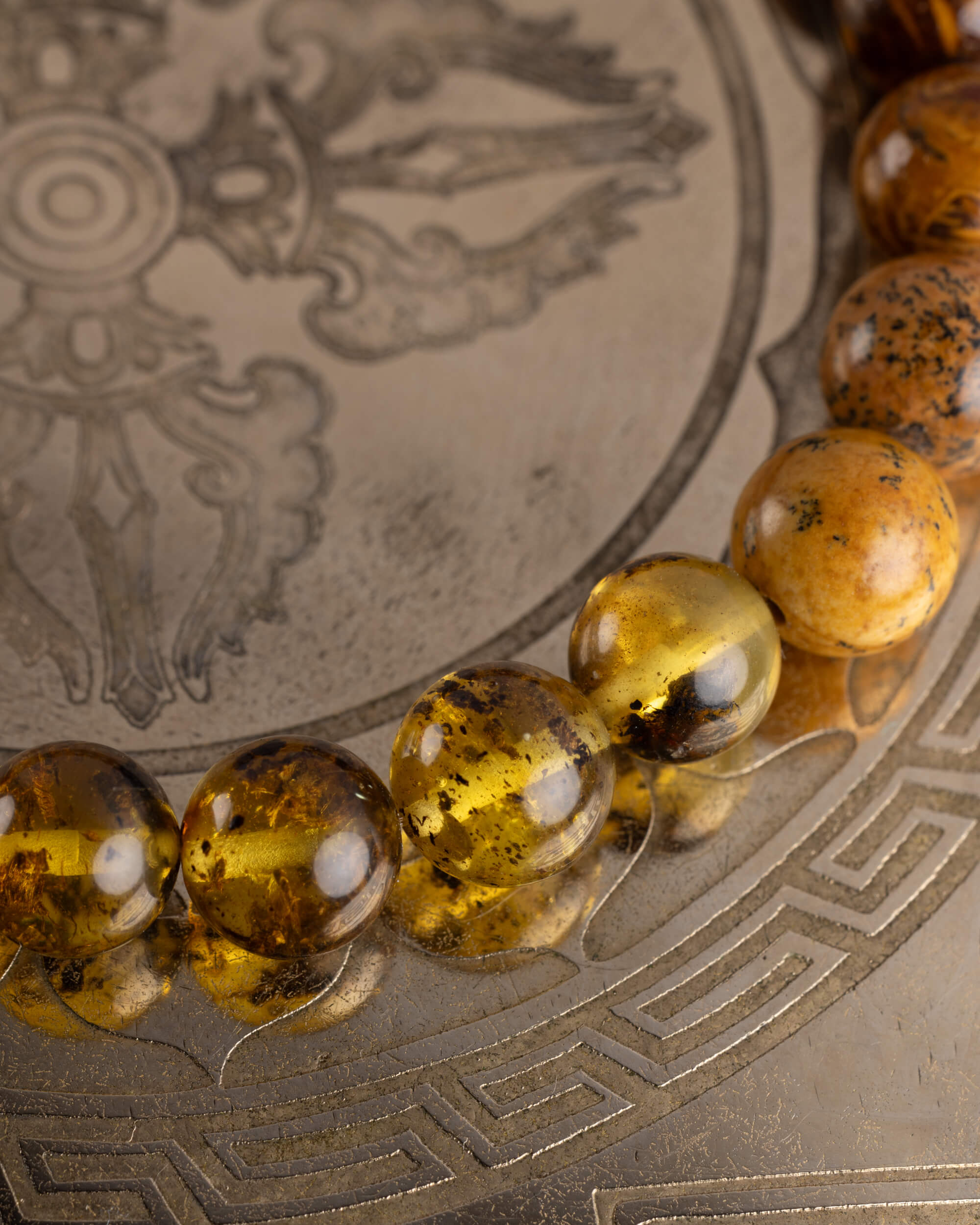 Pulsera Tonatiuh (Dios Solar) 8 mm - Arraigo Ancestral y Memoria