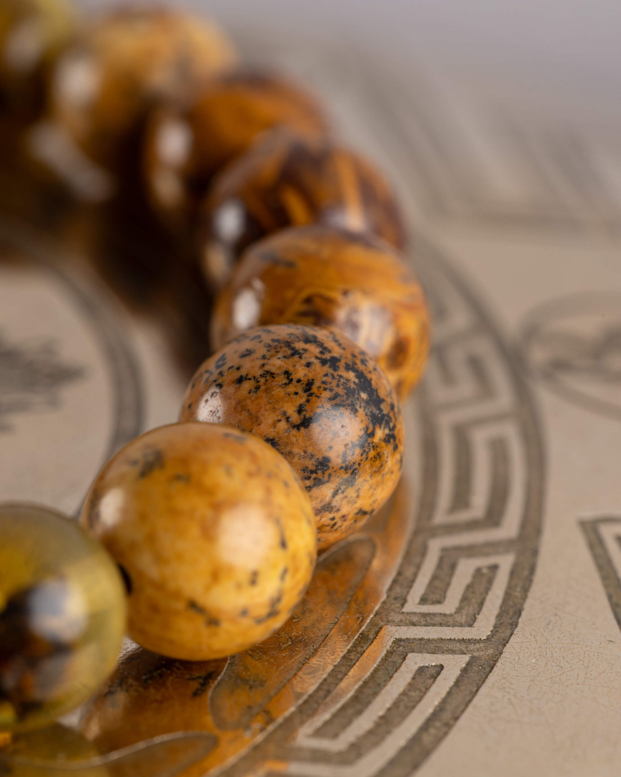 Pulsera Tonatiuh (Dios Solar) 8 mm - Arraigo Ancestral y Memoria