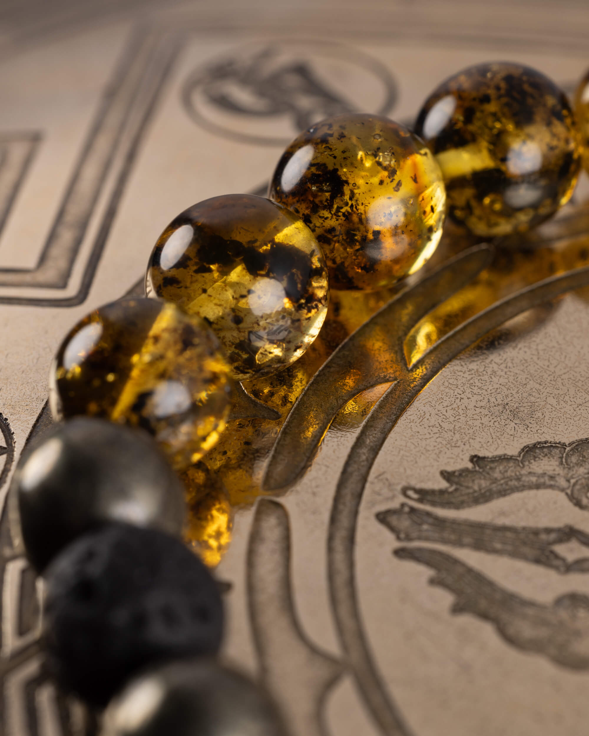 Pulsera Malakbel (Dios Solar) 8 mm - Juego Enraizado y Poder