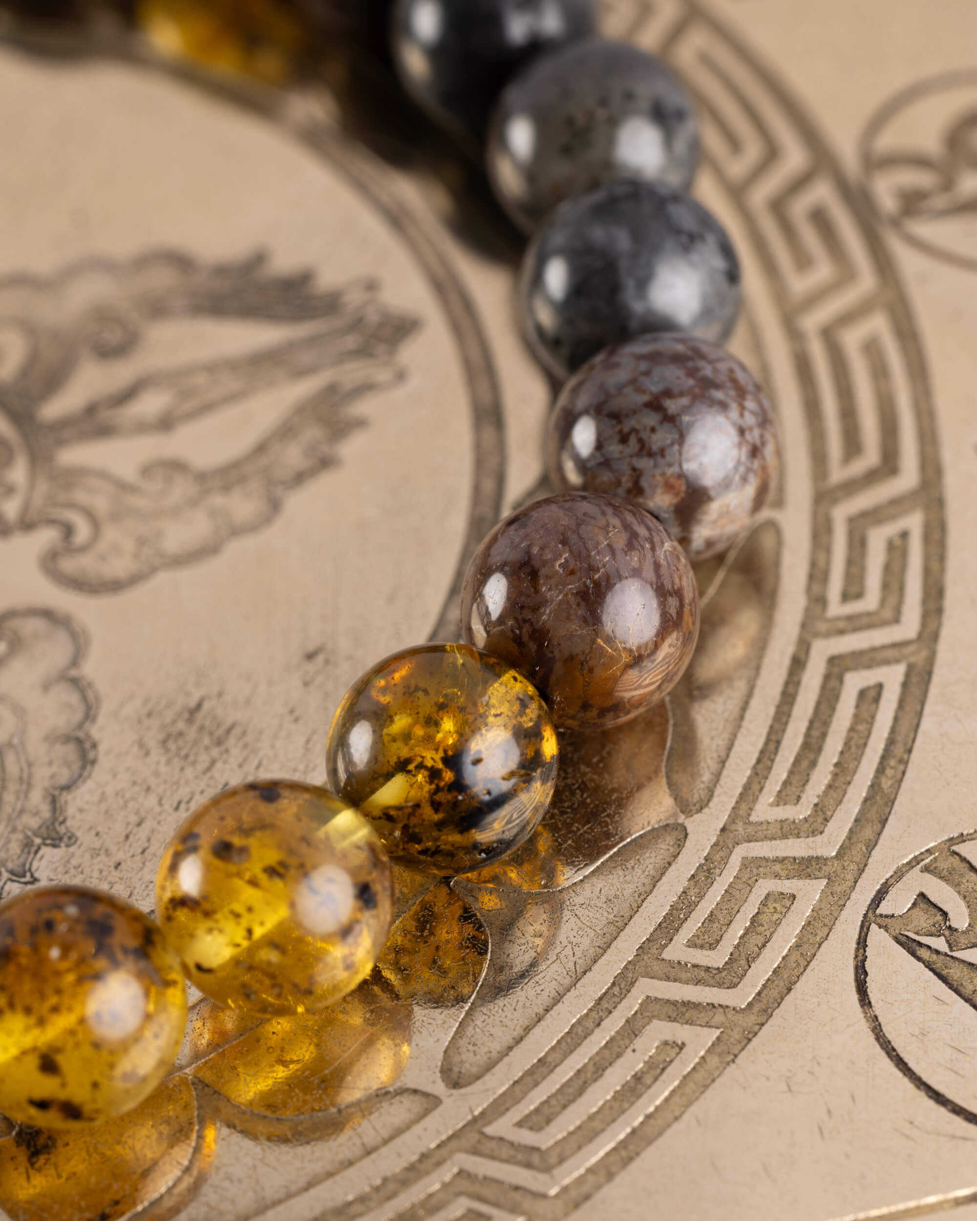 Pulsera Yhi (Diosa Solar) 8 mm - Luz Enraizada y Descanso Profundo