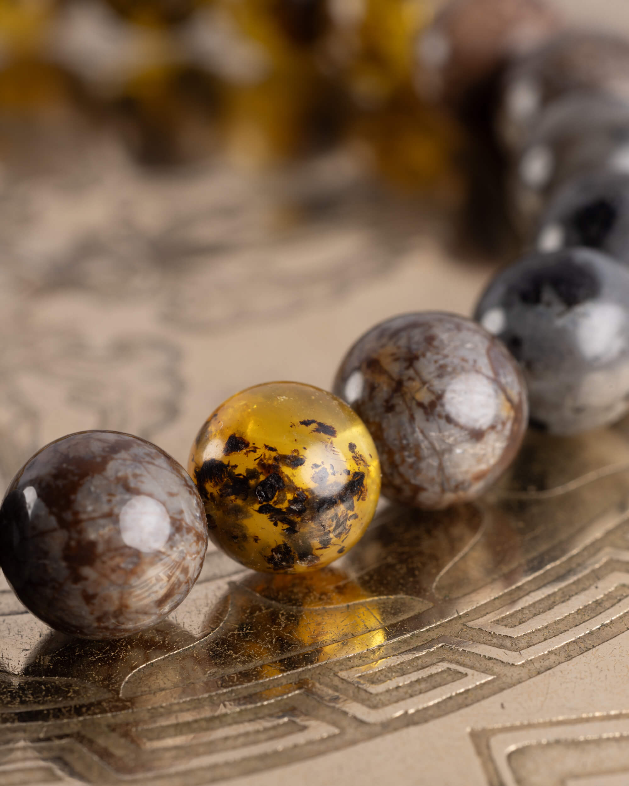 Pulsera Yhi (Diosa Solar) 8 mm - Luz Enraizada y Descanso Profundo