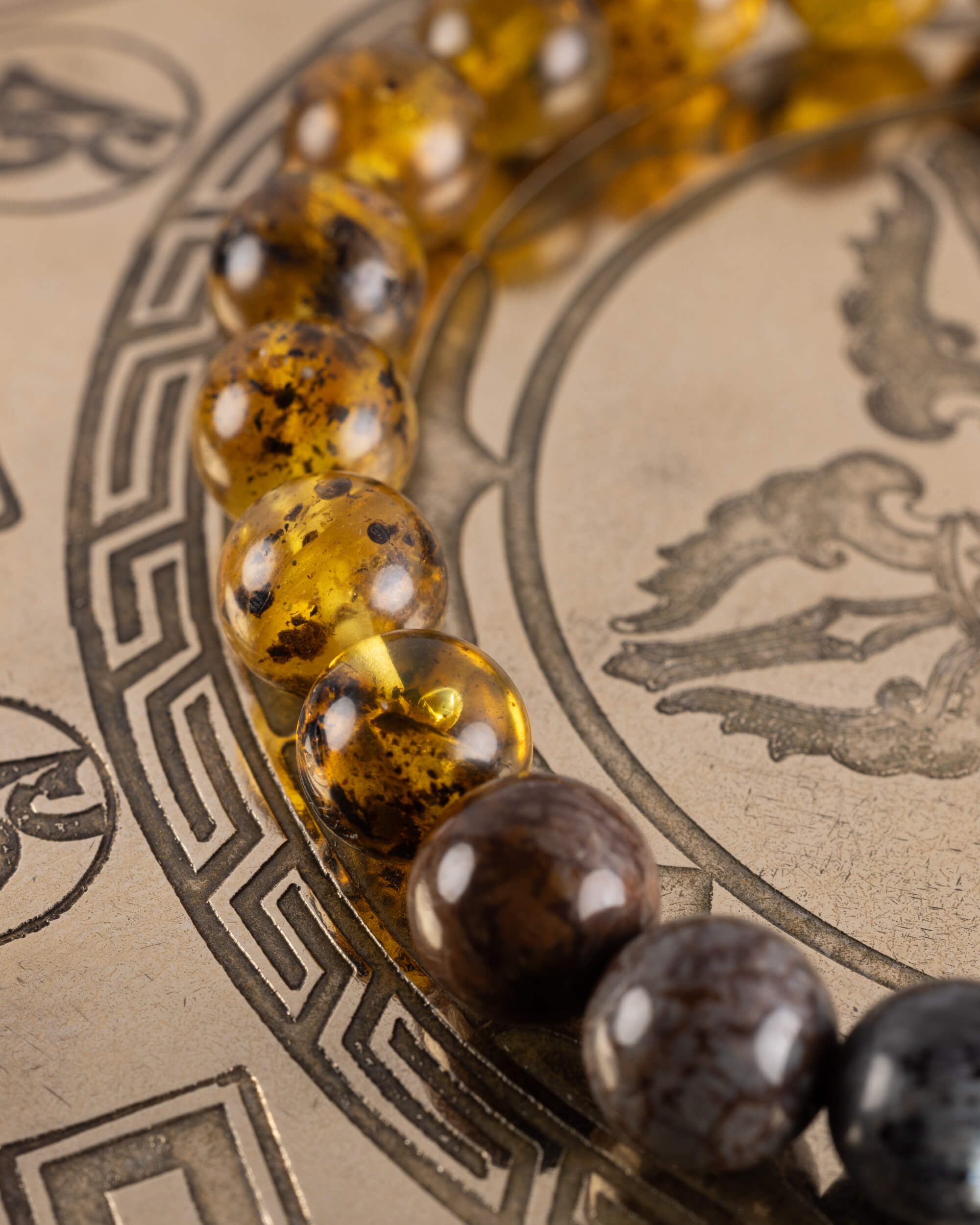 Pulsera Yhi (Diosa Solar) 8 mm - Luz Enraizada y Descanso Profundo