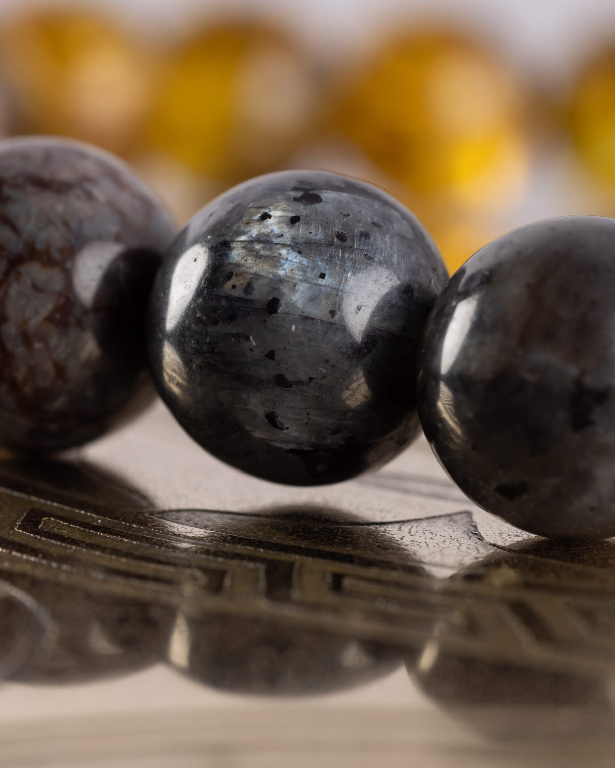 Pulsera Yhi (Diosa Solar) 8 mm - Luz Enraizada y Descanso Profundo