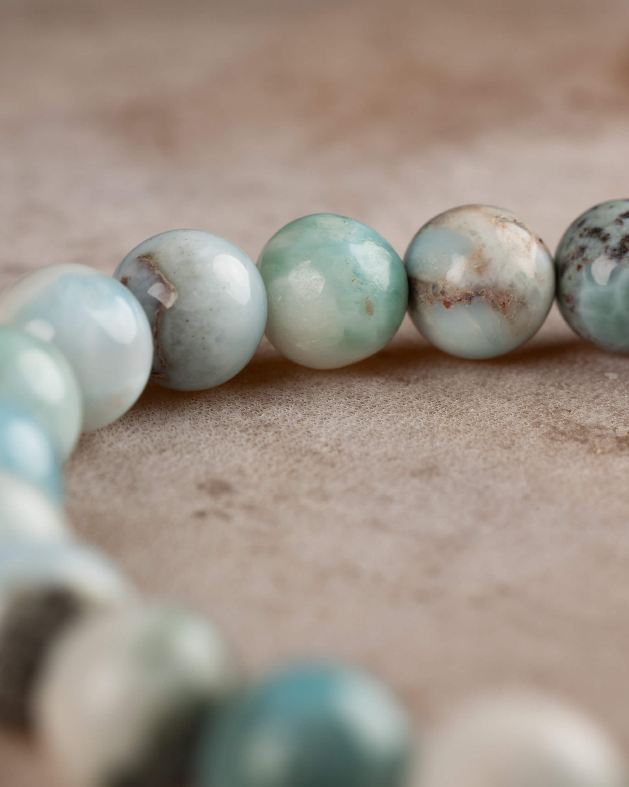 Pulsera de Larimar 8 mm - Voz Amorosa y Calma Profunda