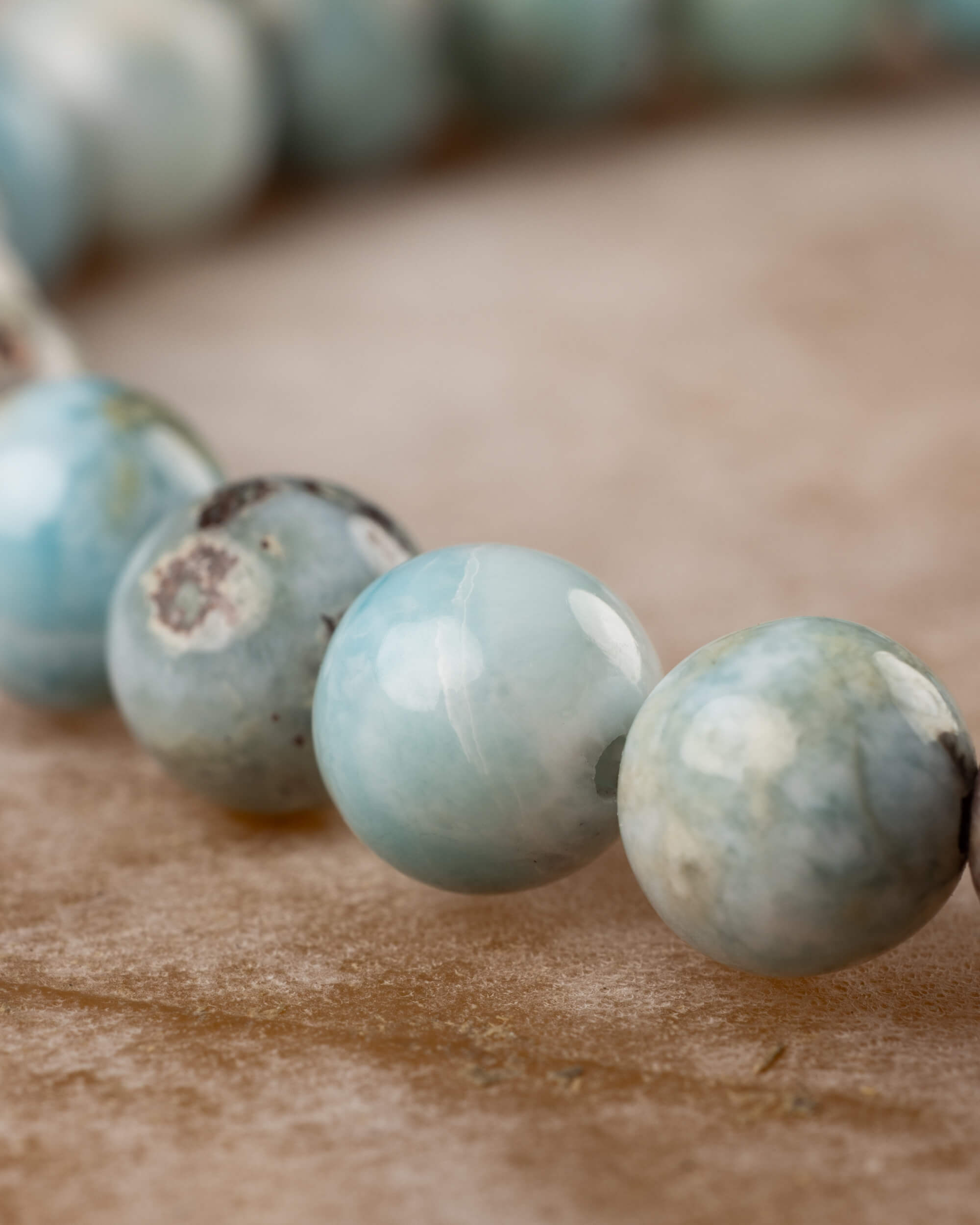 Pulsera de Larimar 6 mm - Voz Amorosa y Calma