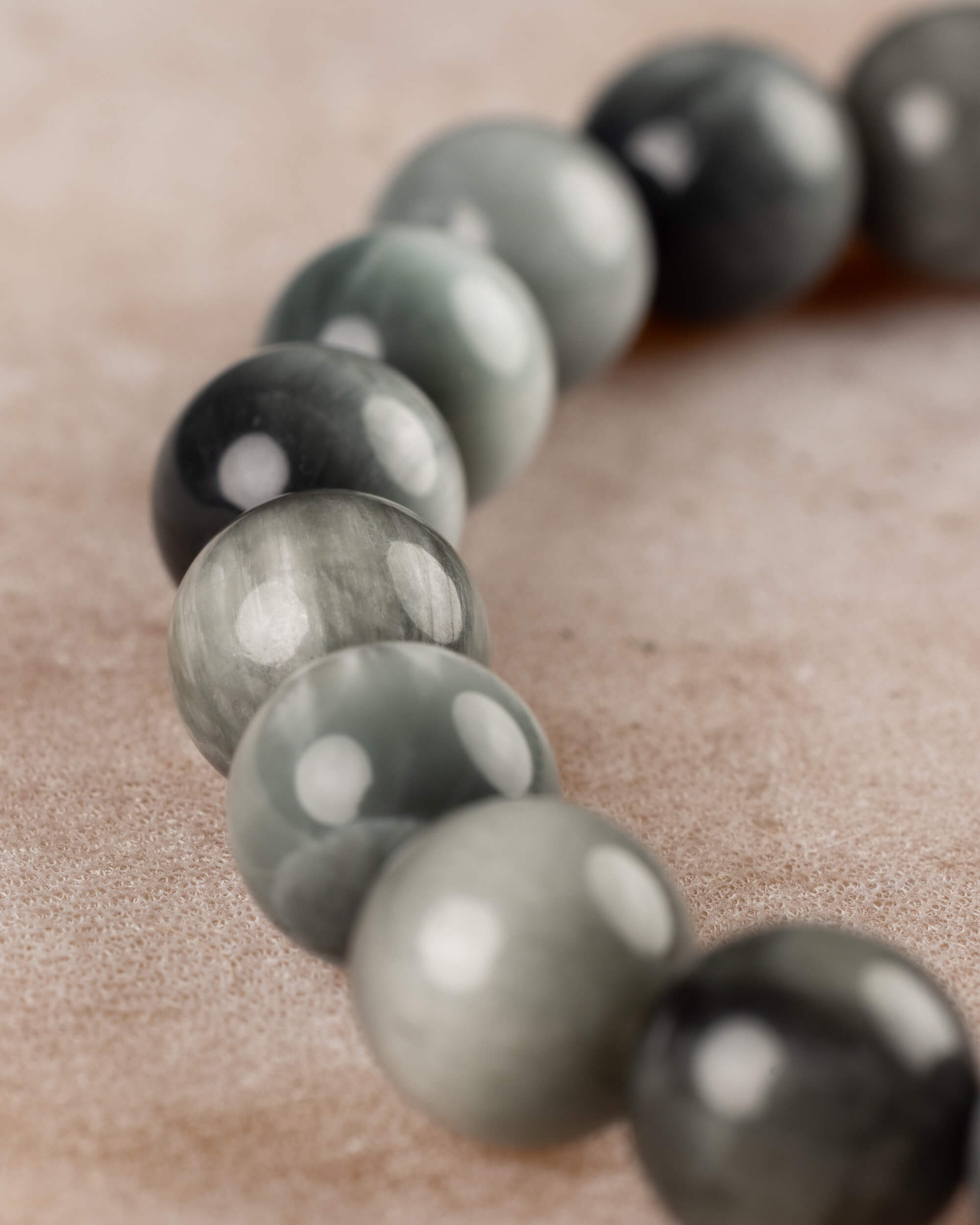 Pulsera de Ojo de Halcón 8 mm - Visión Amplia y Perspectiva