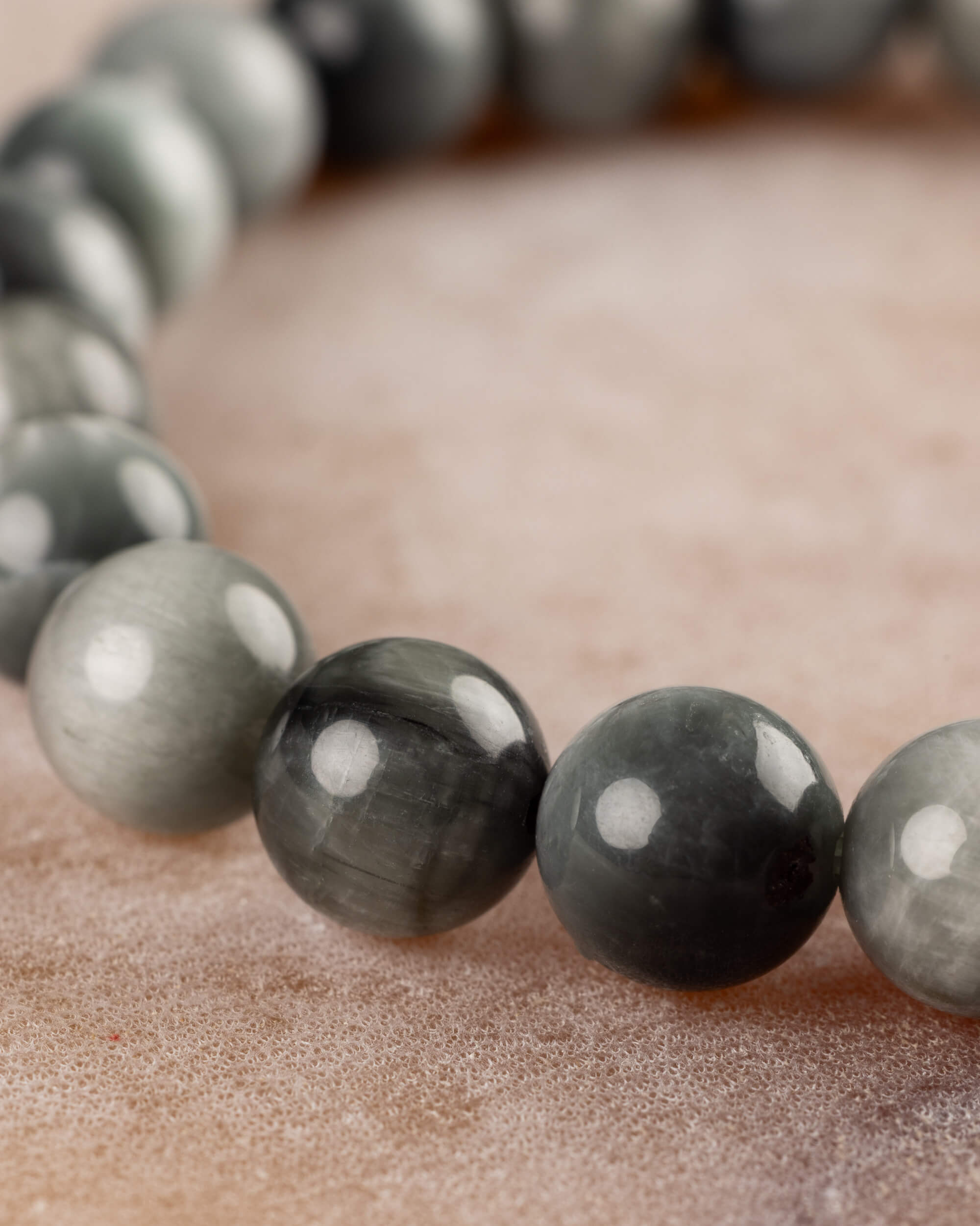 Pulsera de Ojo de Halcón 8 mm - Visión Amplia y Perspectiva