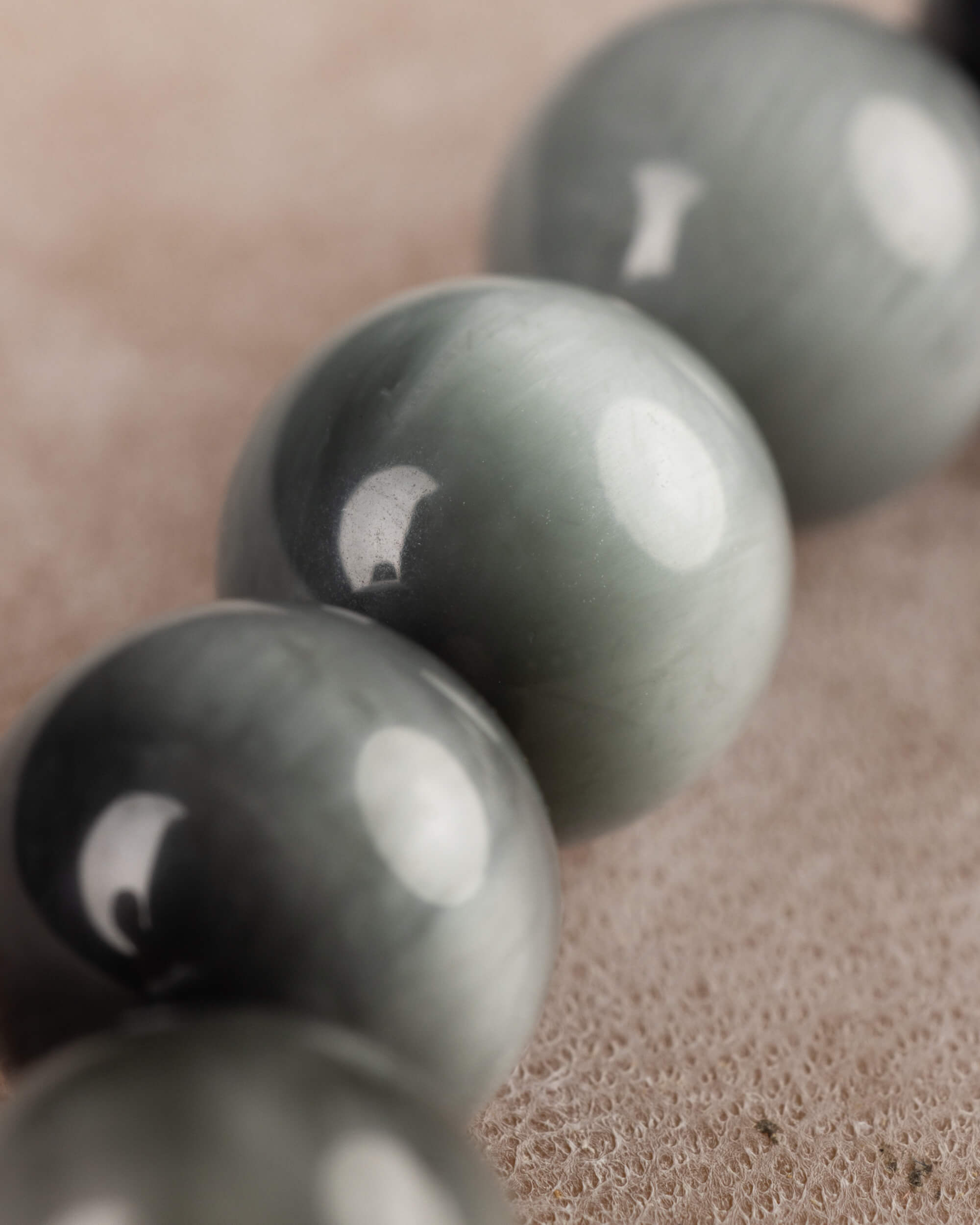 Pulsera de Ojo de Halcón 8 mm - Visión Amplia y Perspectiva