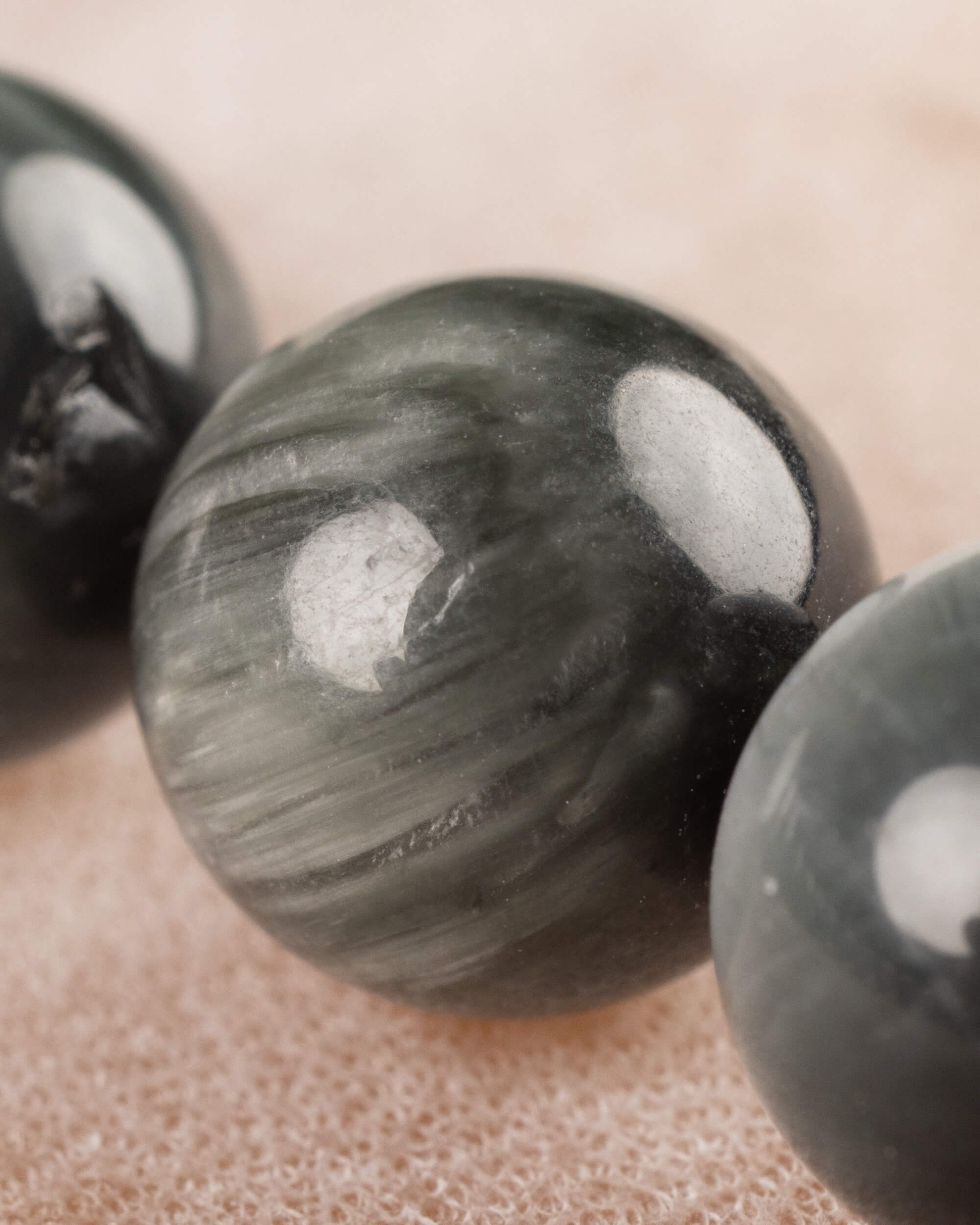 Pulsera de Ojo de Halcón 8 mm - Visión Amplia y Perspectiva