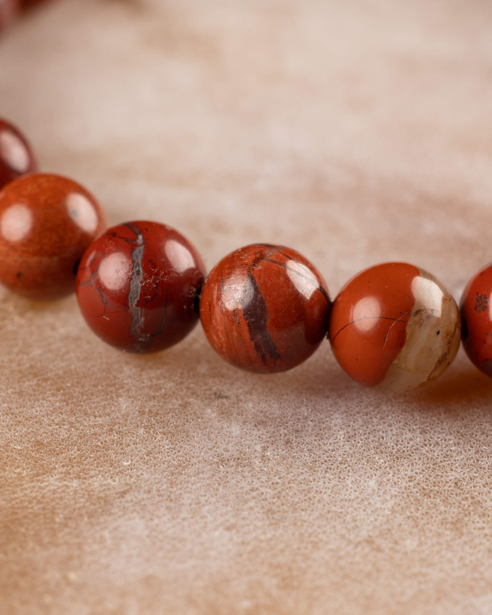 Pulsera de Jaspe Rojo 8 mm - Presencia y Fuerza Vital