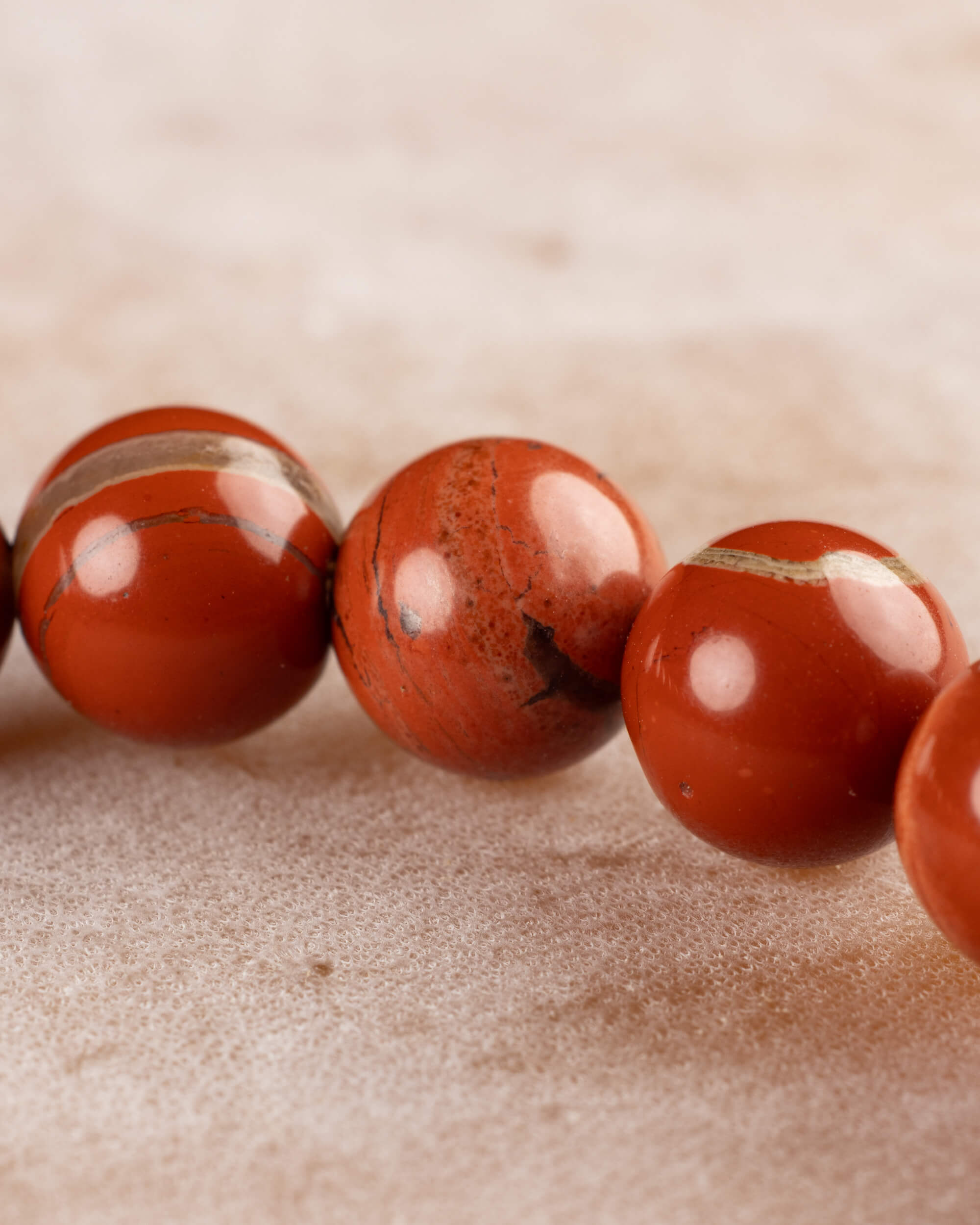 Pulsera de Jaspe Rojo 8 mm - Presencia y Fuerza Vital