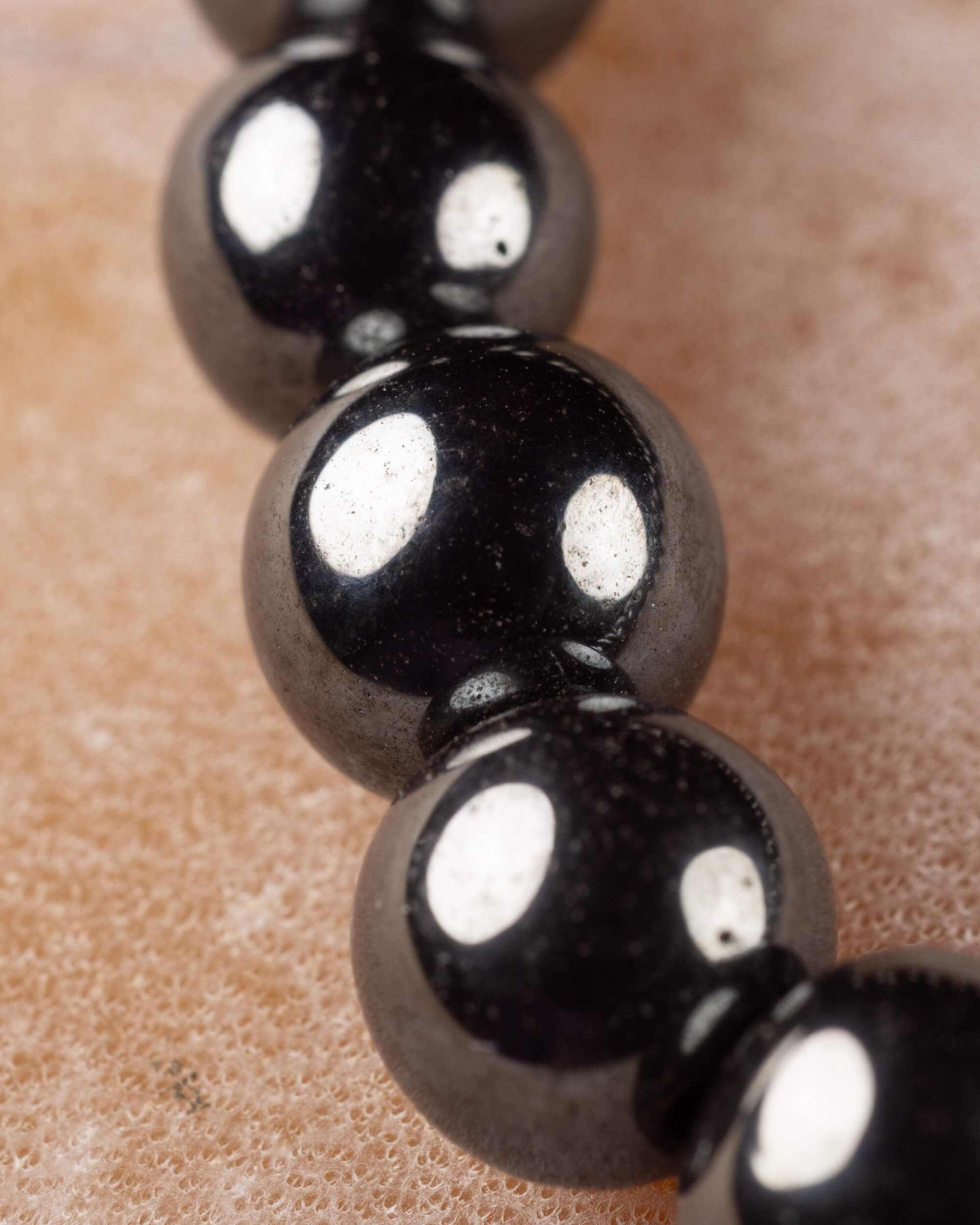 Pulsera de Hematita 8 mm - Fuerza Silenciosa y Anclaje