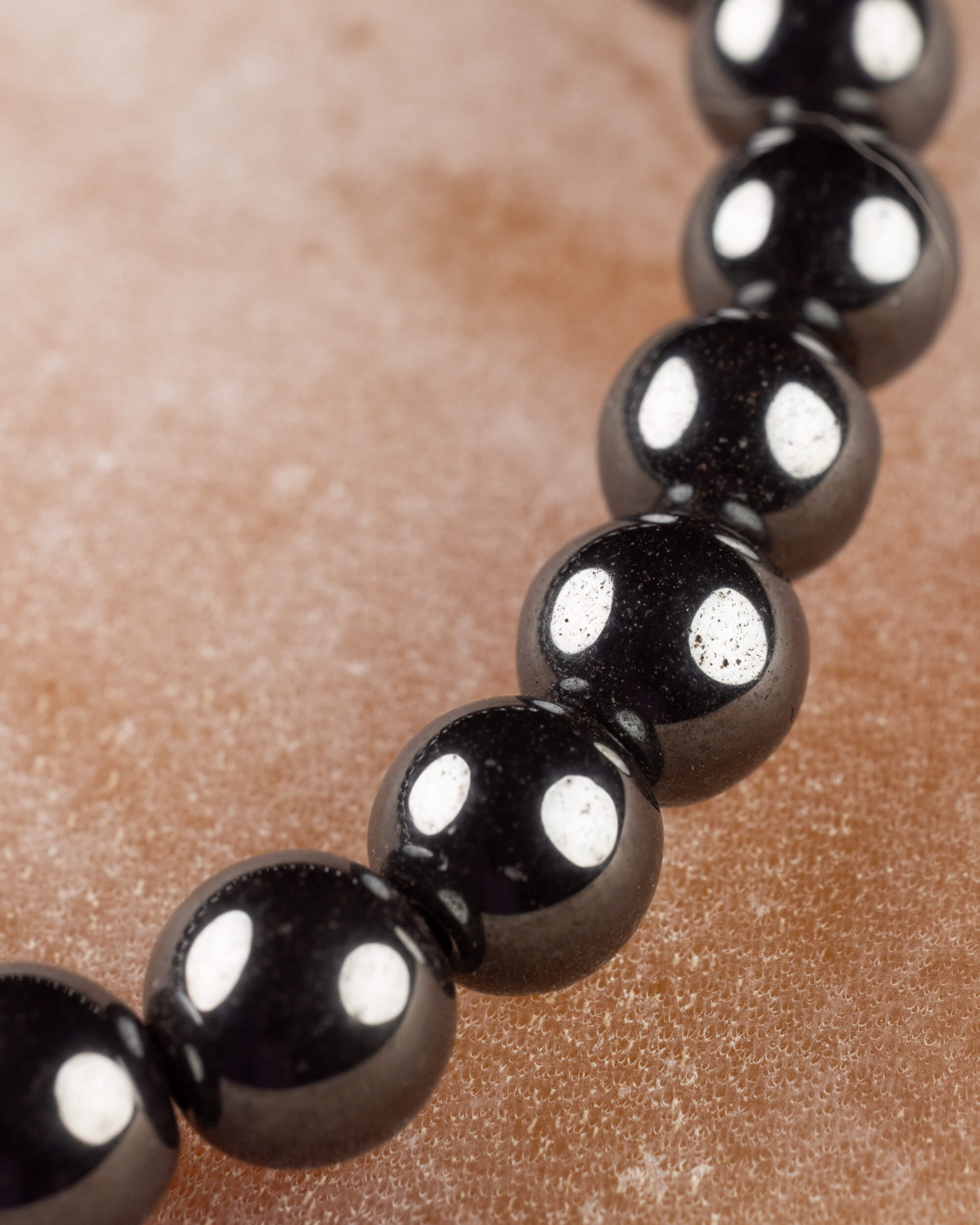 Pulsera de Hematita 8 mm - Fuerza Silenciosa y Anclaje