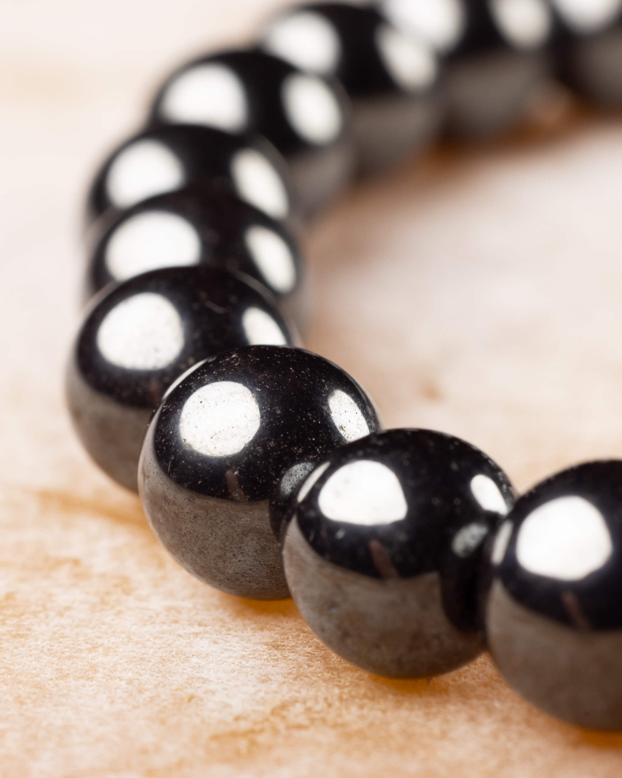 Pulsera de Hematita 8 mm - Fuerza Silenciosa y Anclaje