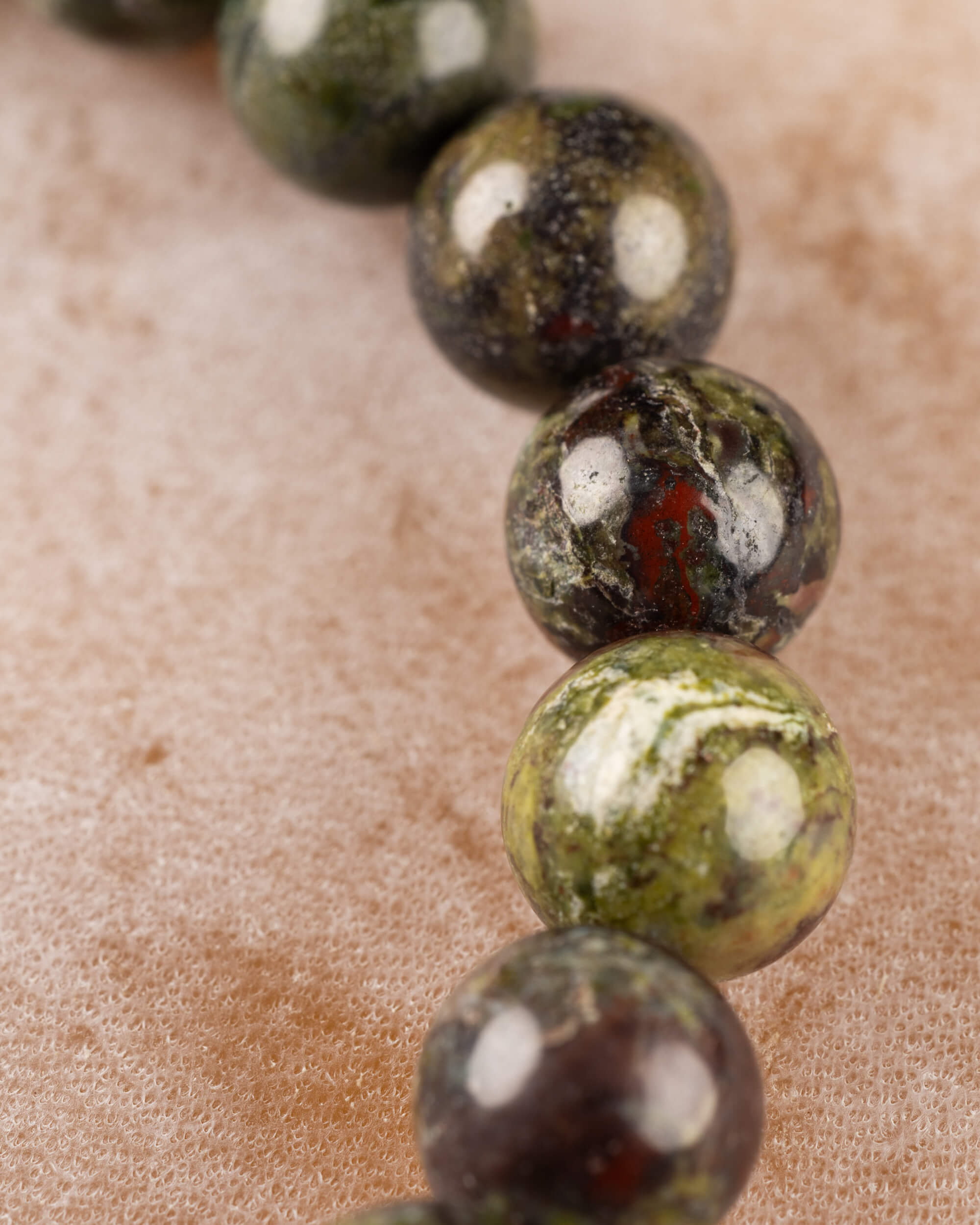 Pulsera de Jaspe Sangre de Dragón 8 mm - Fuerza y Dignidad