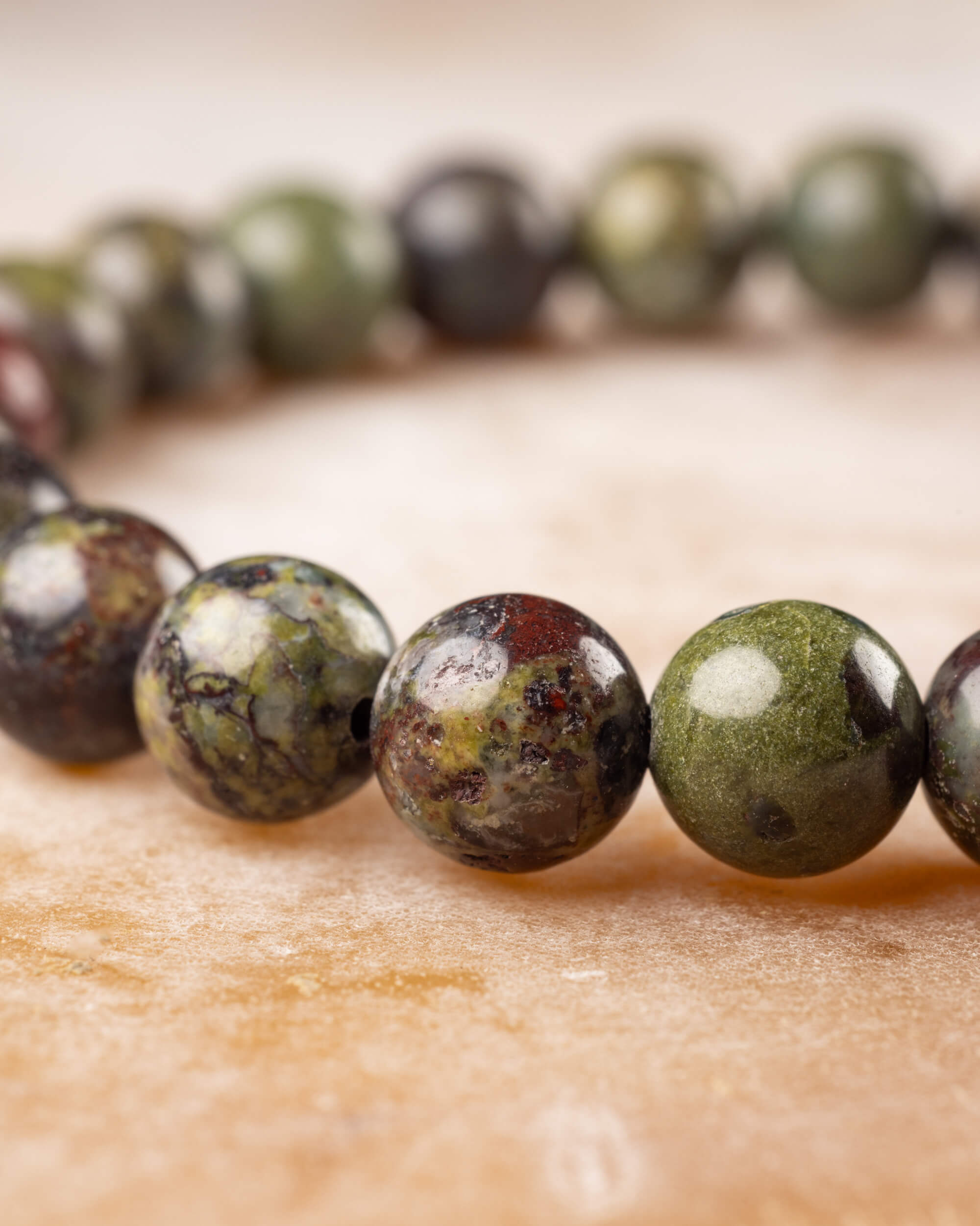 Pulsera de Jaspe Sangre de Dragón 8 mm - Fuerza y Dignidad