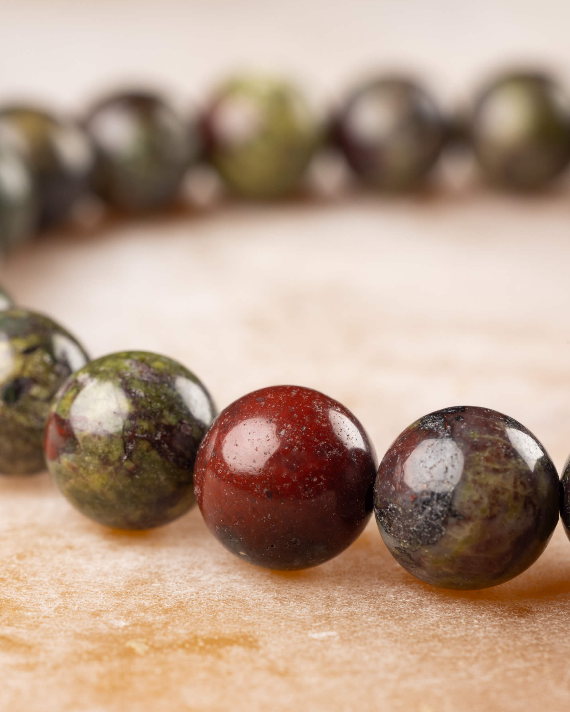 Pulsera de Jaspe Sangre de Dragón 8 mm - Fuerza y Dignidad