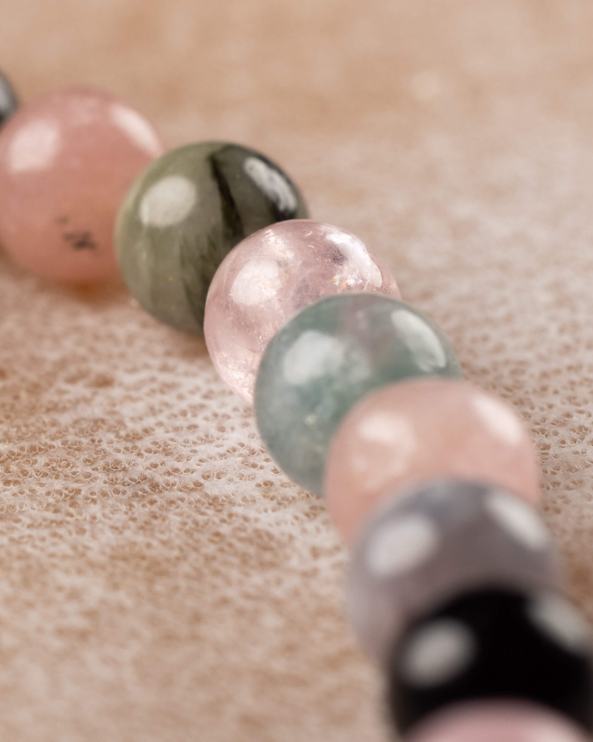 Pulsera de Turmalina Multicolor 4 mm - Corazón Enraizado y Protección