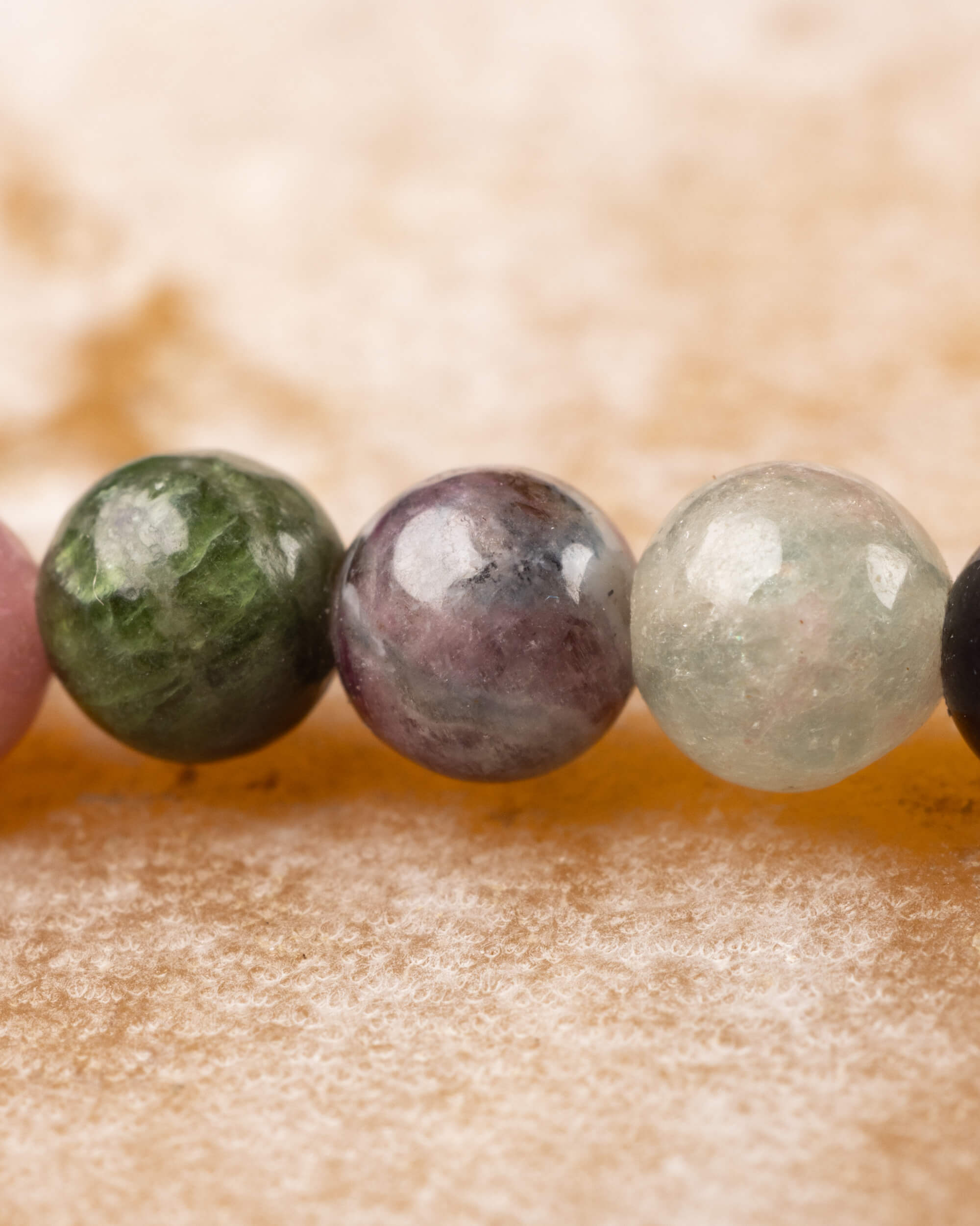 Pulsera de Turmalina Multicolor 4 mm - Corazón Enraizado y Protección