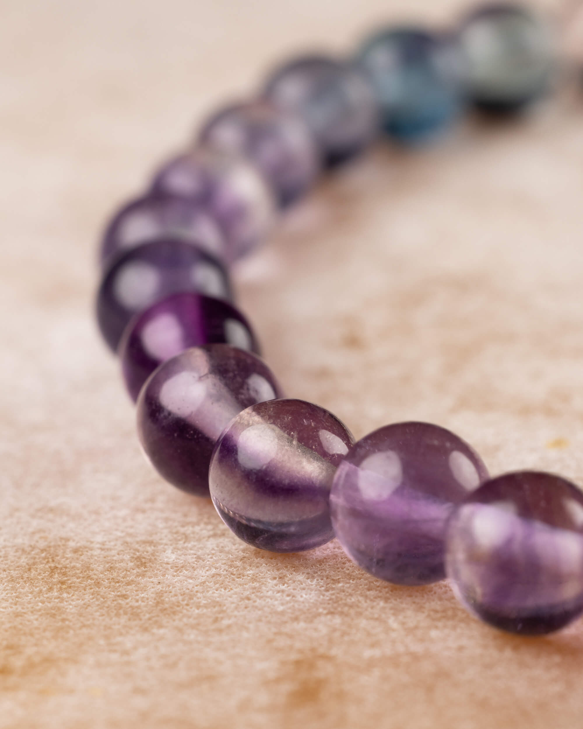 Pulsera de Fluorita Arcoíris 6 mm - Orden y Claridad (Degradado)