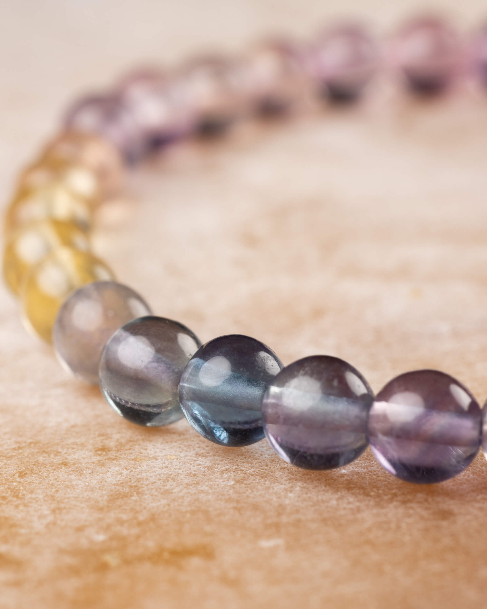Pulsera de Fluorita Arcoíris 6 mm - Orden y Claridad (Degradado)