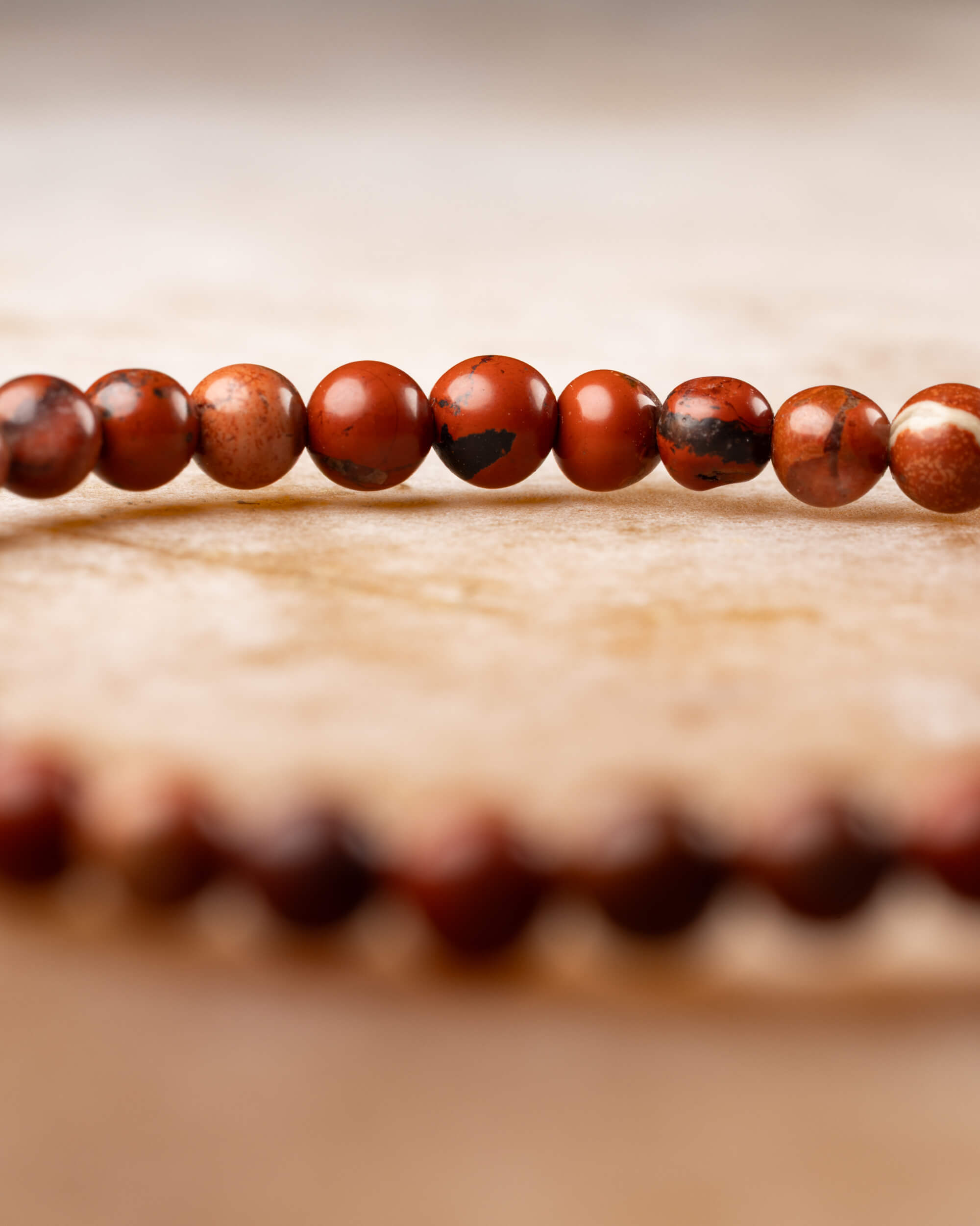 Pulsera de Jaspe Rojo 4 mm - Presencia y Raíz Viva