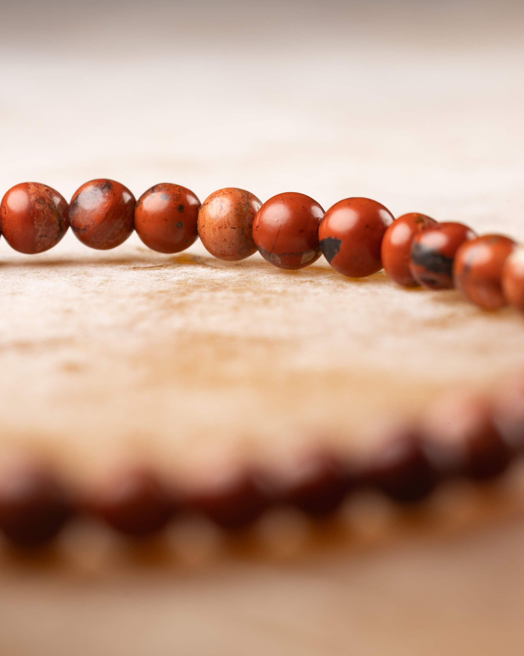 Pulsera de Jaspe Rojo 4 mm - Presencia y Raíz Viva