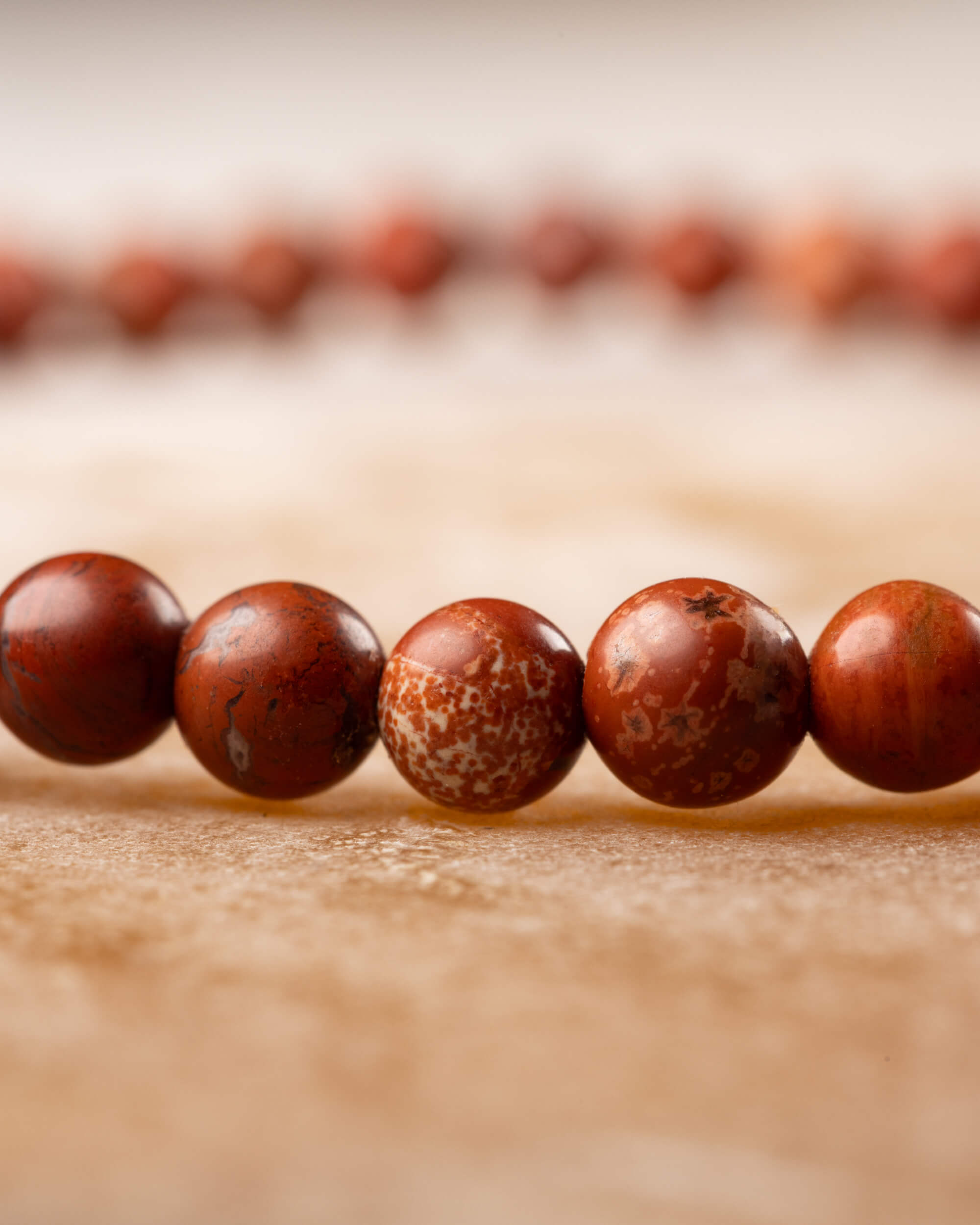 Pulsera de Jaspe Rojo 4 mm - Presencia y Raíz Viva