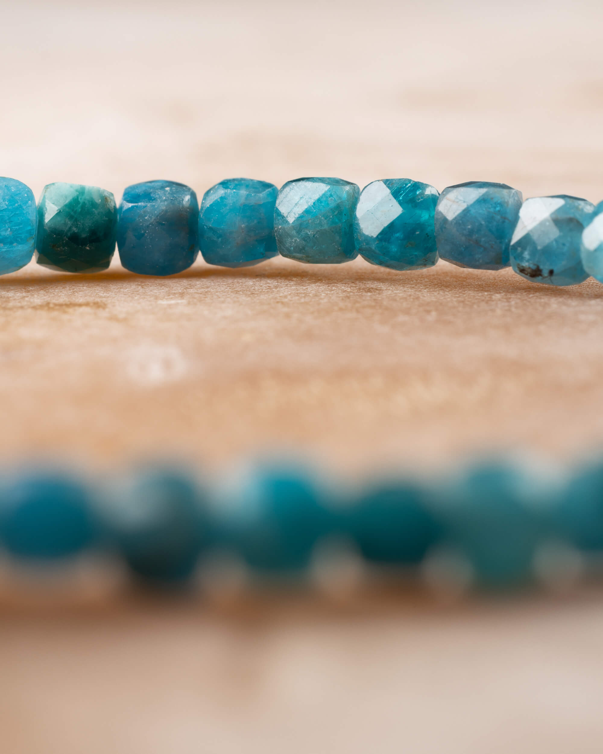 Pulsera de Apatita Azul Facetada 4 mm - Expresión Clara