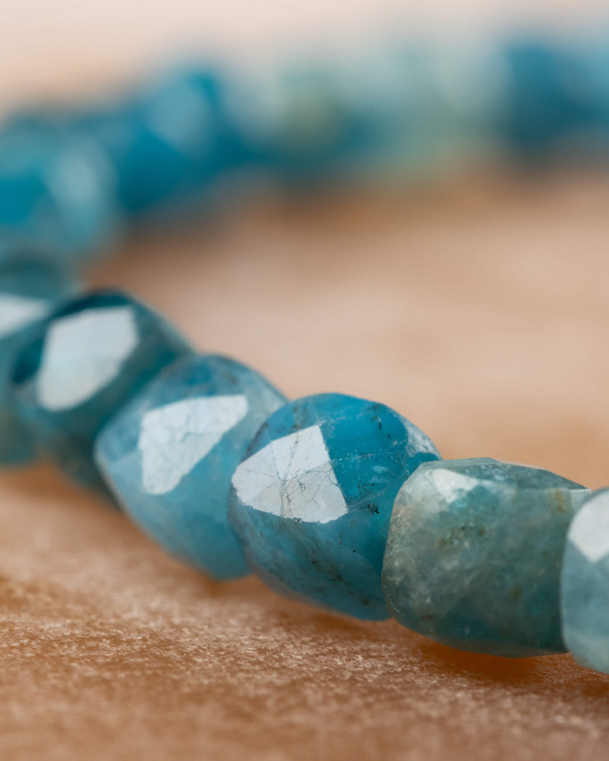 Pulsera de Apatita Azul Facetada 4 mm - Expresión Clara