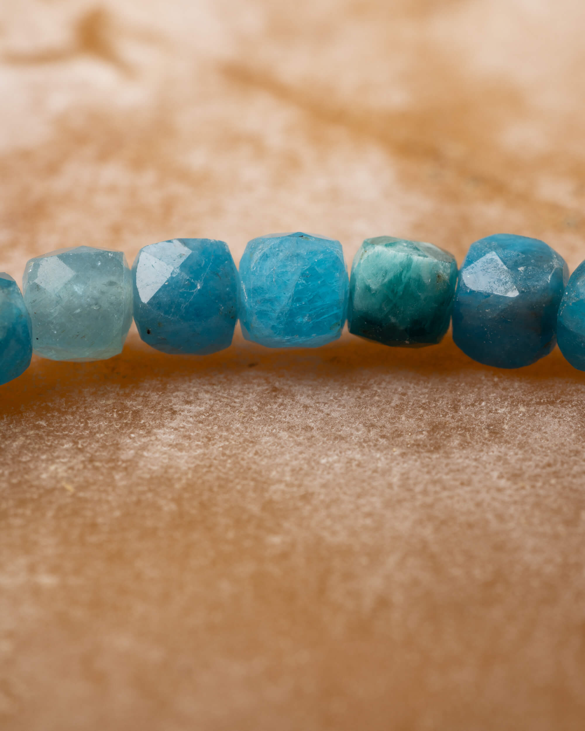 Pulsera de Apatita Azul Facetada 4 mm - Expresión Clara