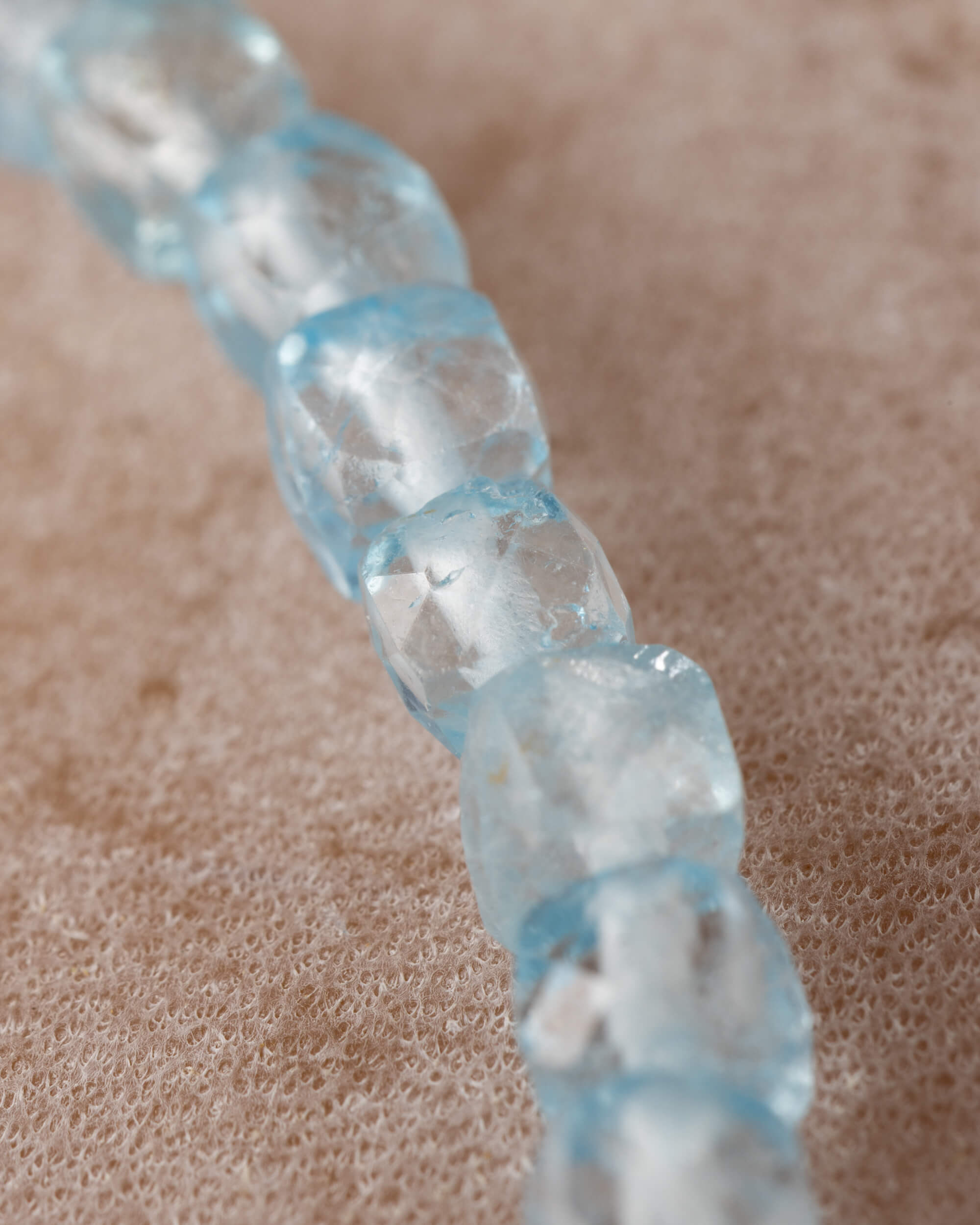 Pulsera de Topacio Azul Facetada 4 mm - Voz Precisa y Claridad