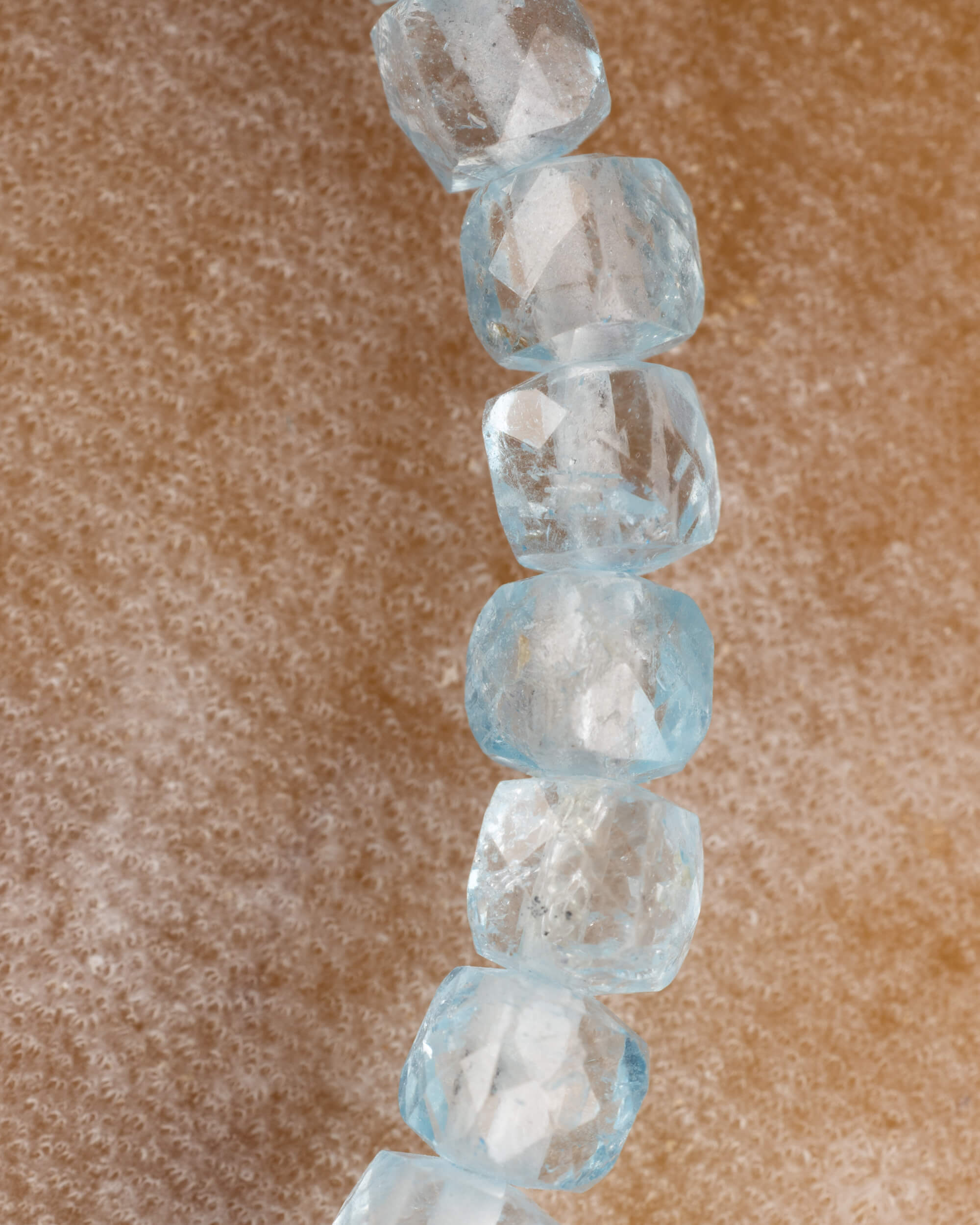 Pulsera de Topacio Azul Facetada 4 mm - Voz Precisa y Claridad