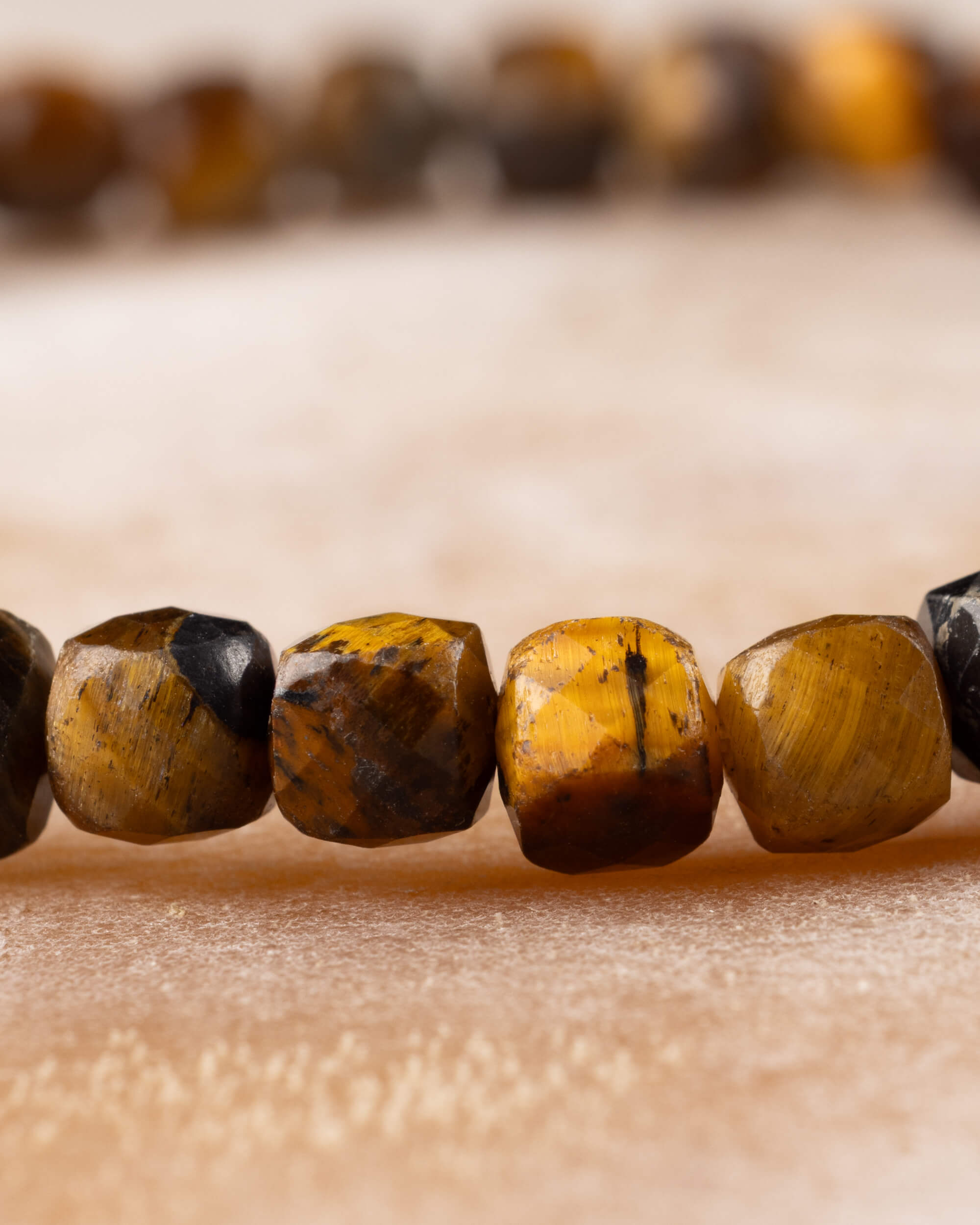 Pulsera de Ojo de Tigre Facetada 4 mm - Protección y Claridad