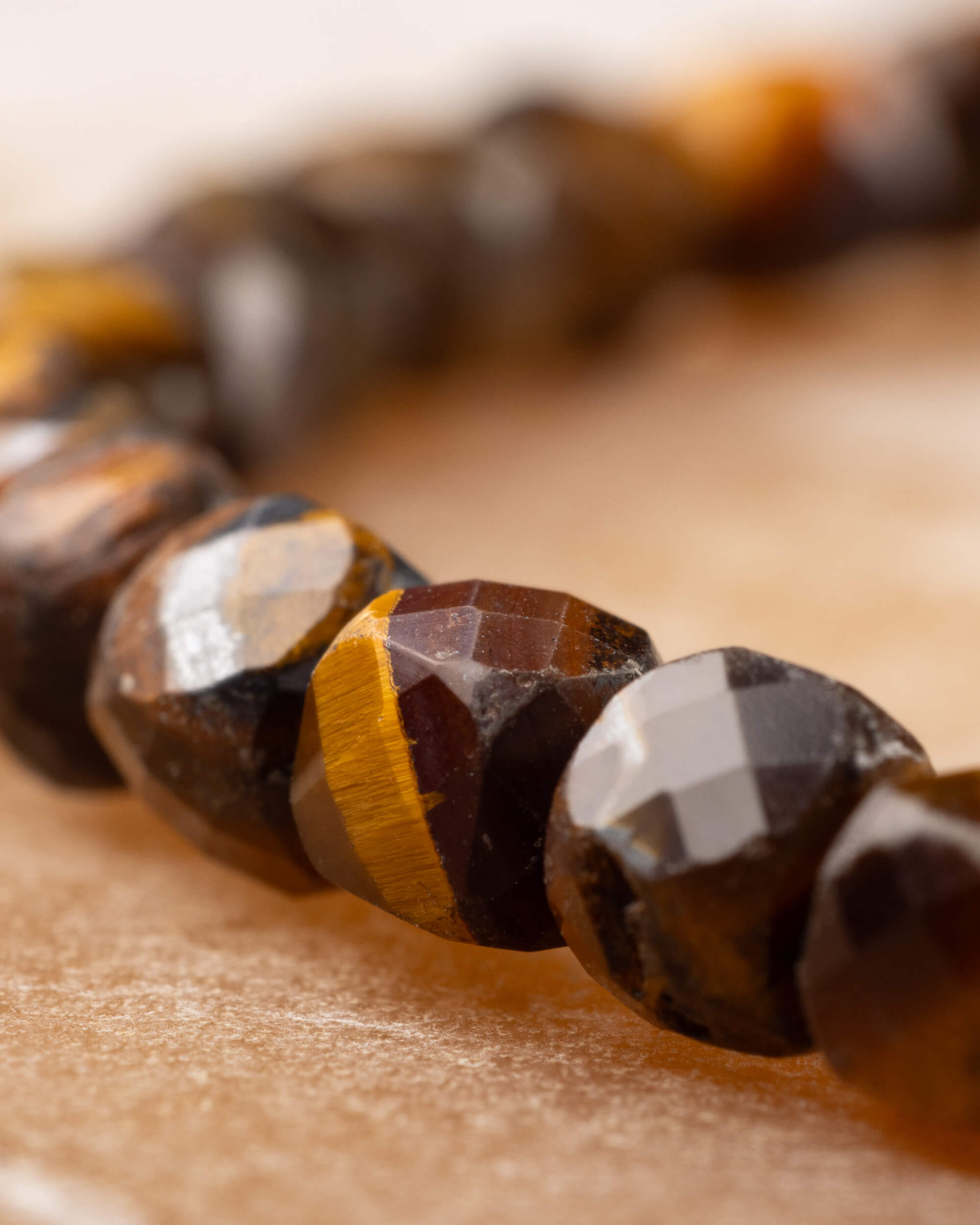 Pulsera de Ojo de Tigre Facetada 4 mm - Protección y Claridad