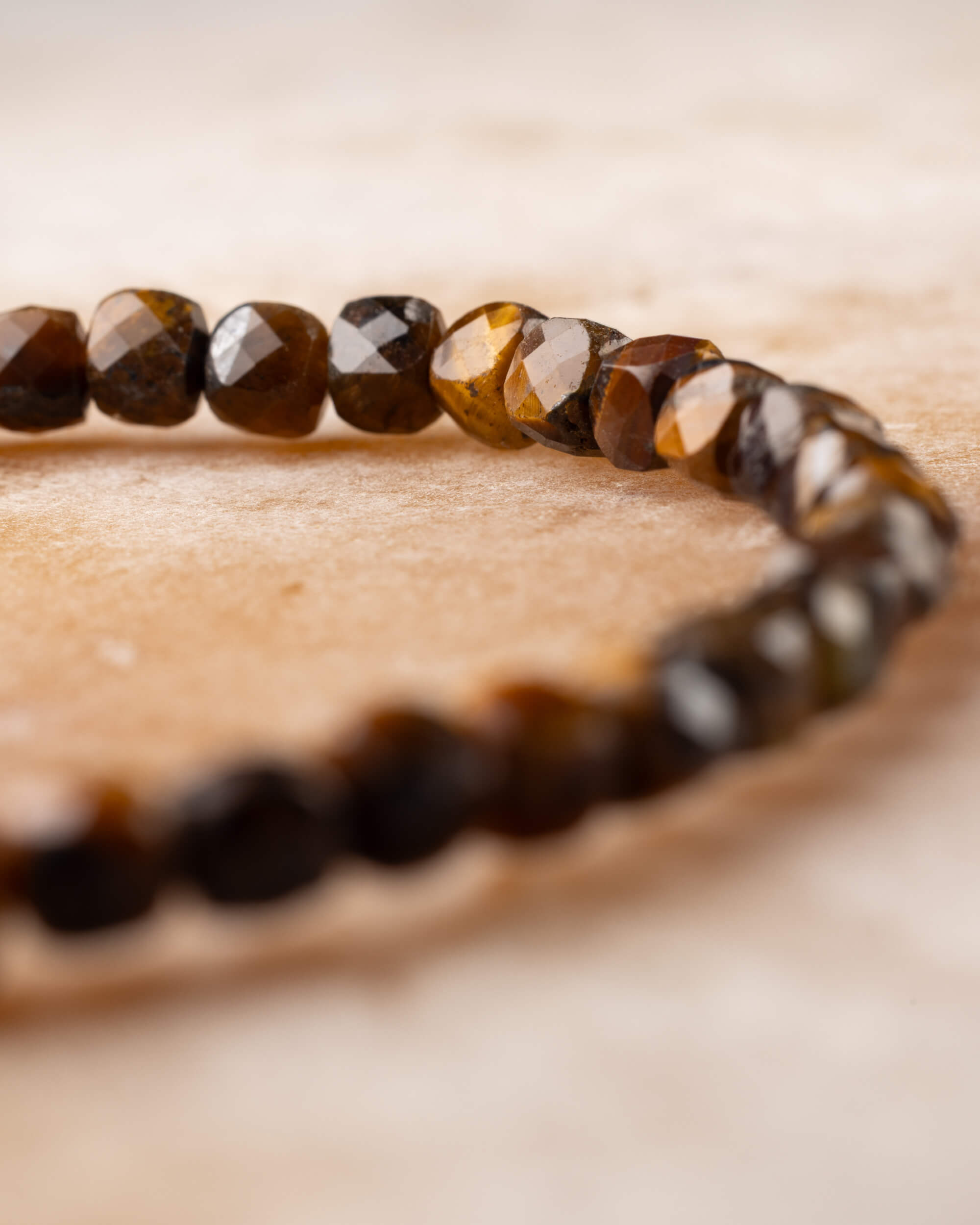 Pulsera de Ojo de Tigre Facetada 4 mm - Protección y Claridad