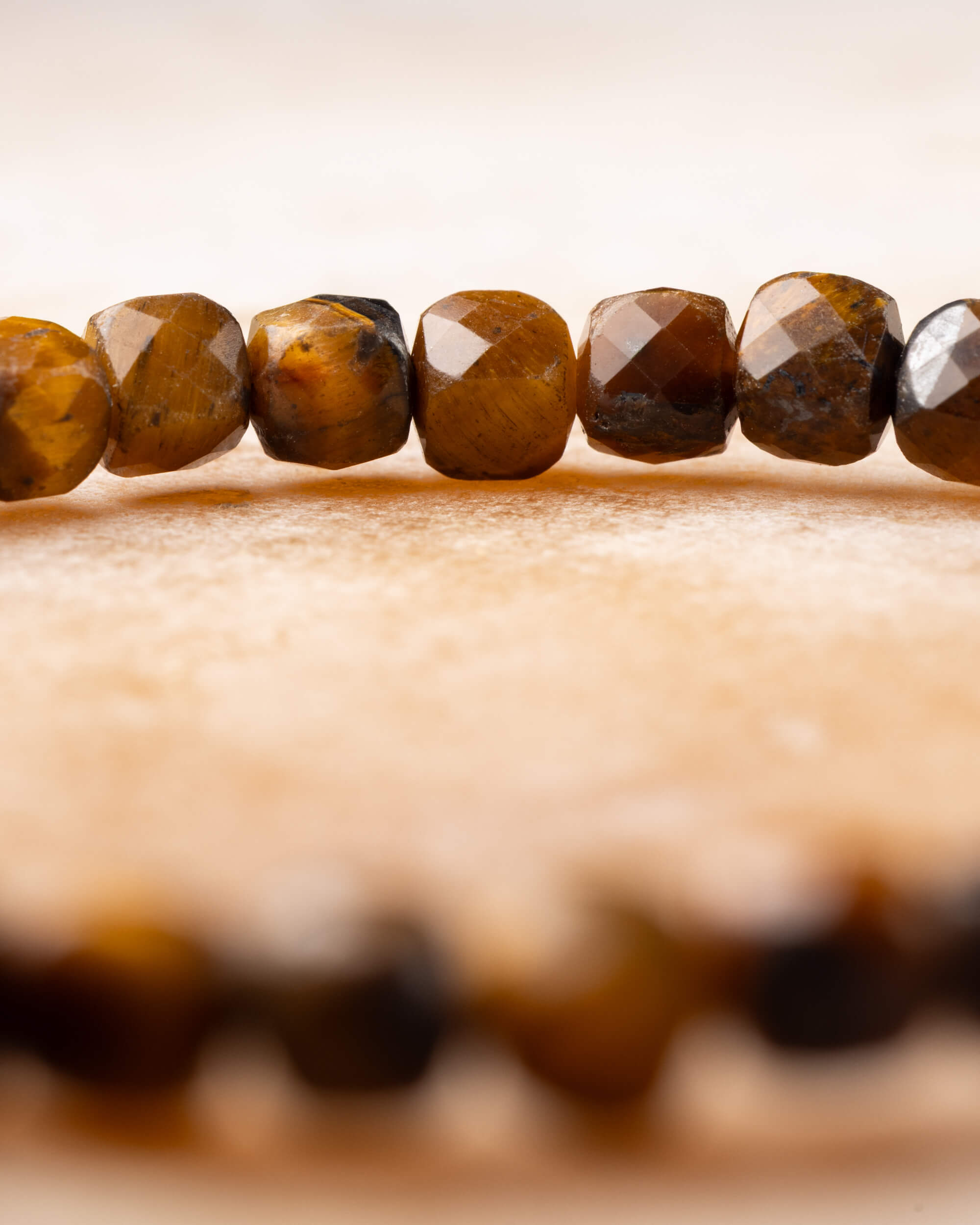 Pulsera de Ojo de Tigre Facetada 4 mm - Protección y Claridad