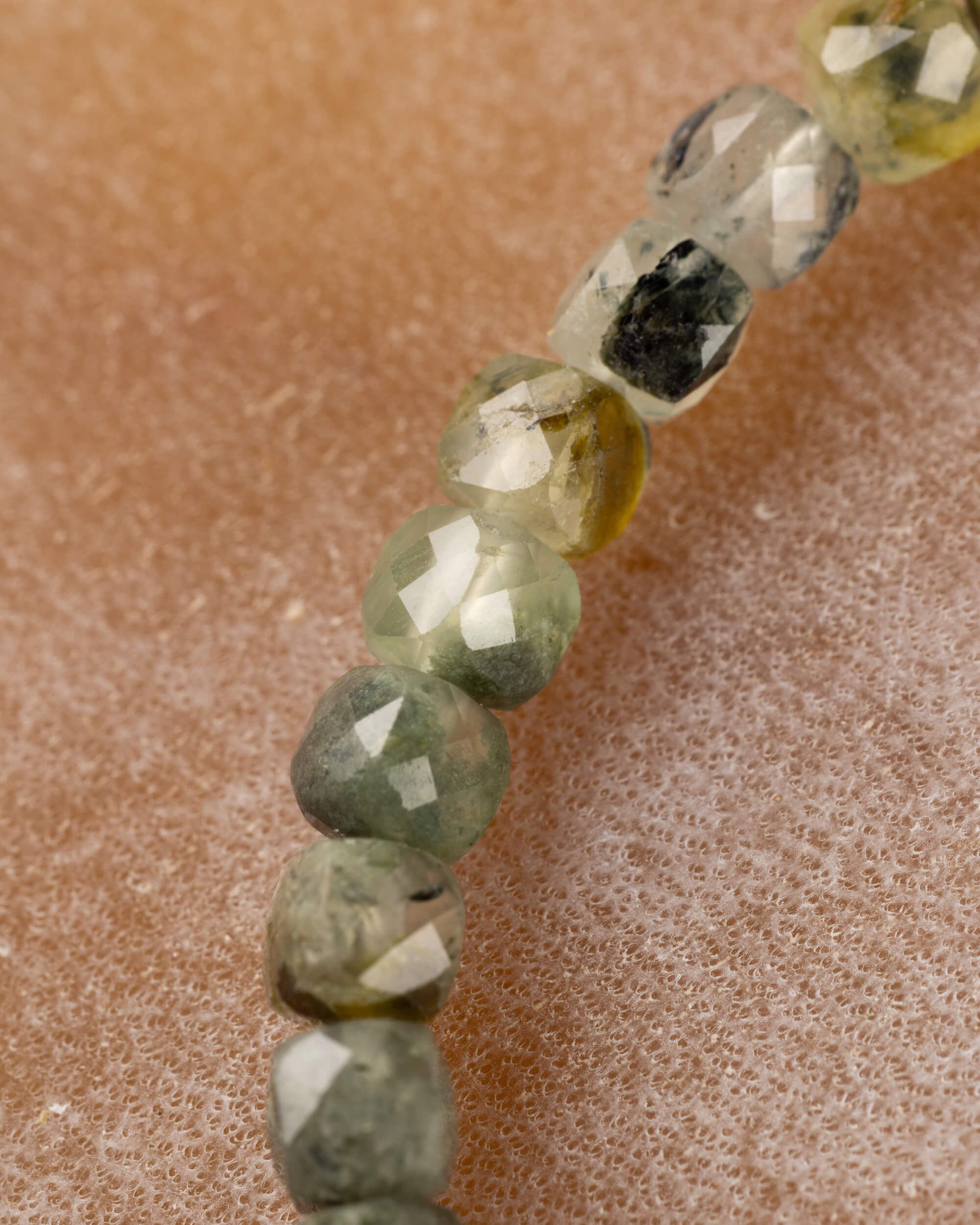 Pulsera de Prehnita Facetada 4 mm - Intuición y Confianza (Degradado)