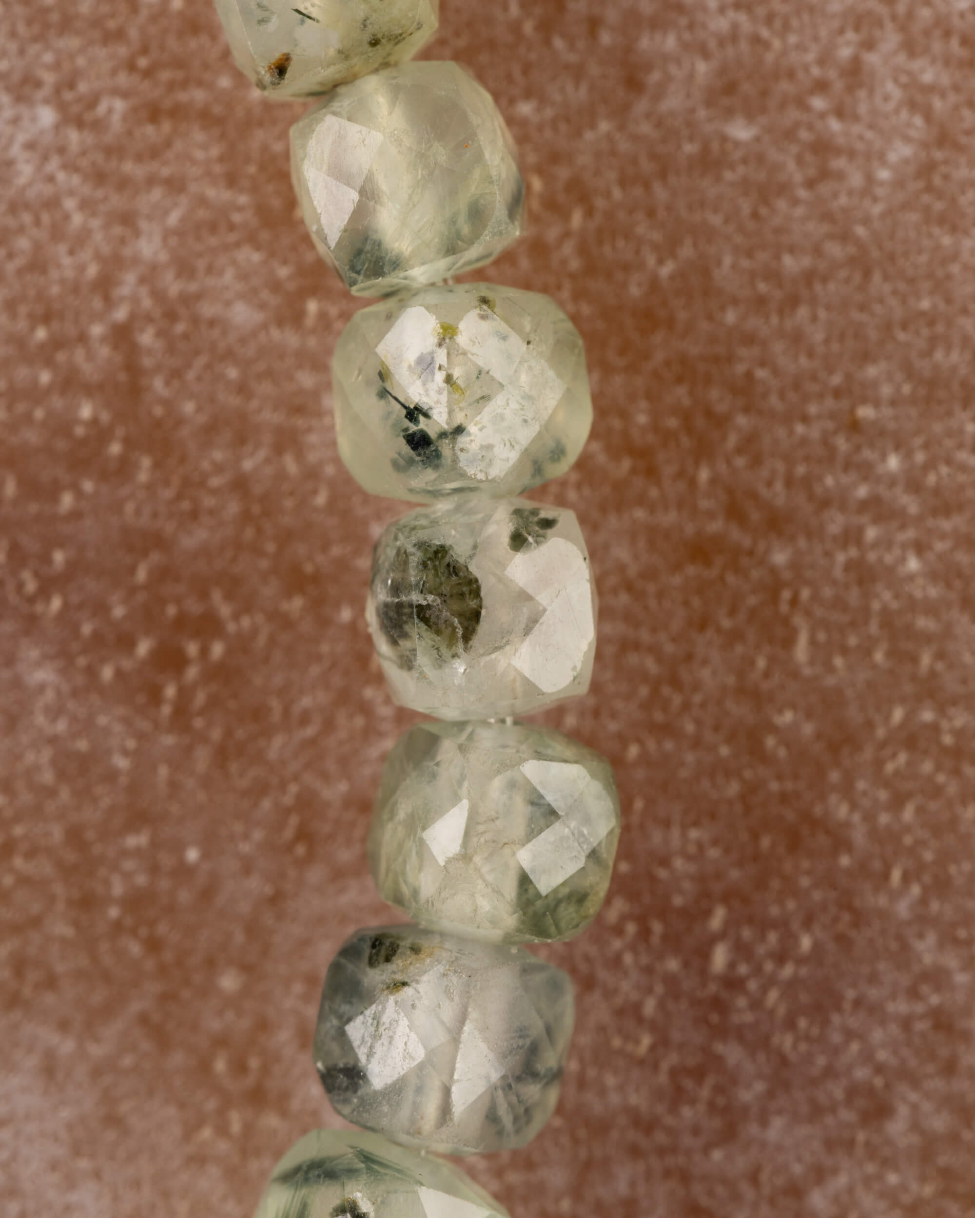 Pulsera de Prehnita Facetada 4 mm - Intuición y Confianza (Degradado)