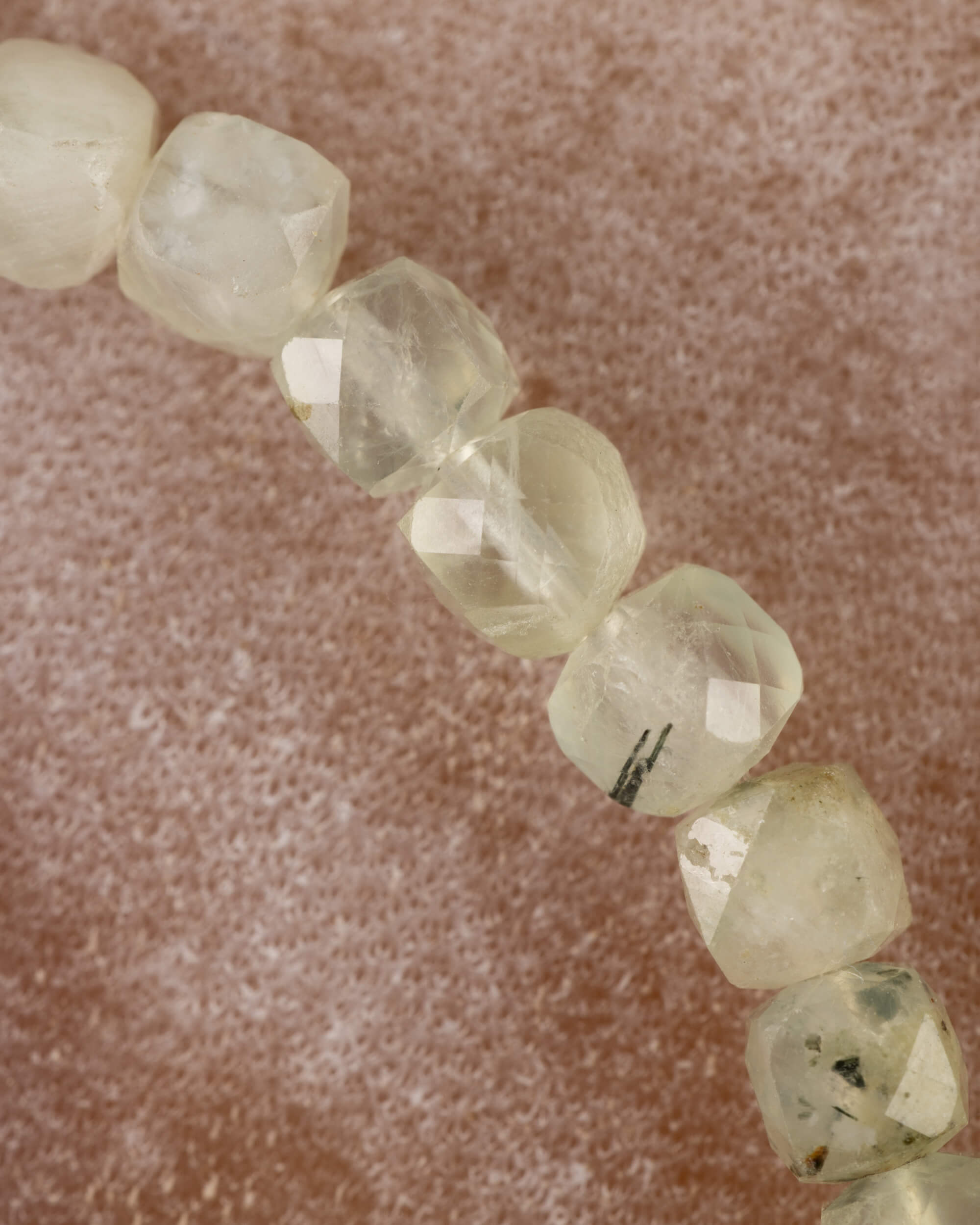 Pulsera de Prehnita Facetada 4 mm - Intuición y Confianza (Degradado)