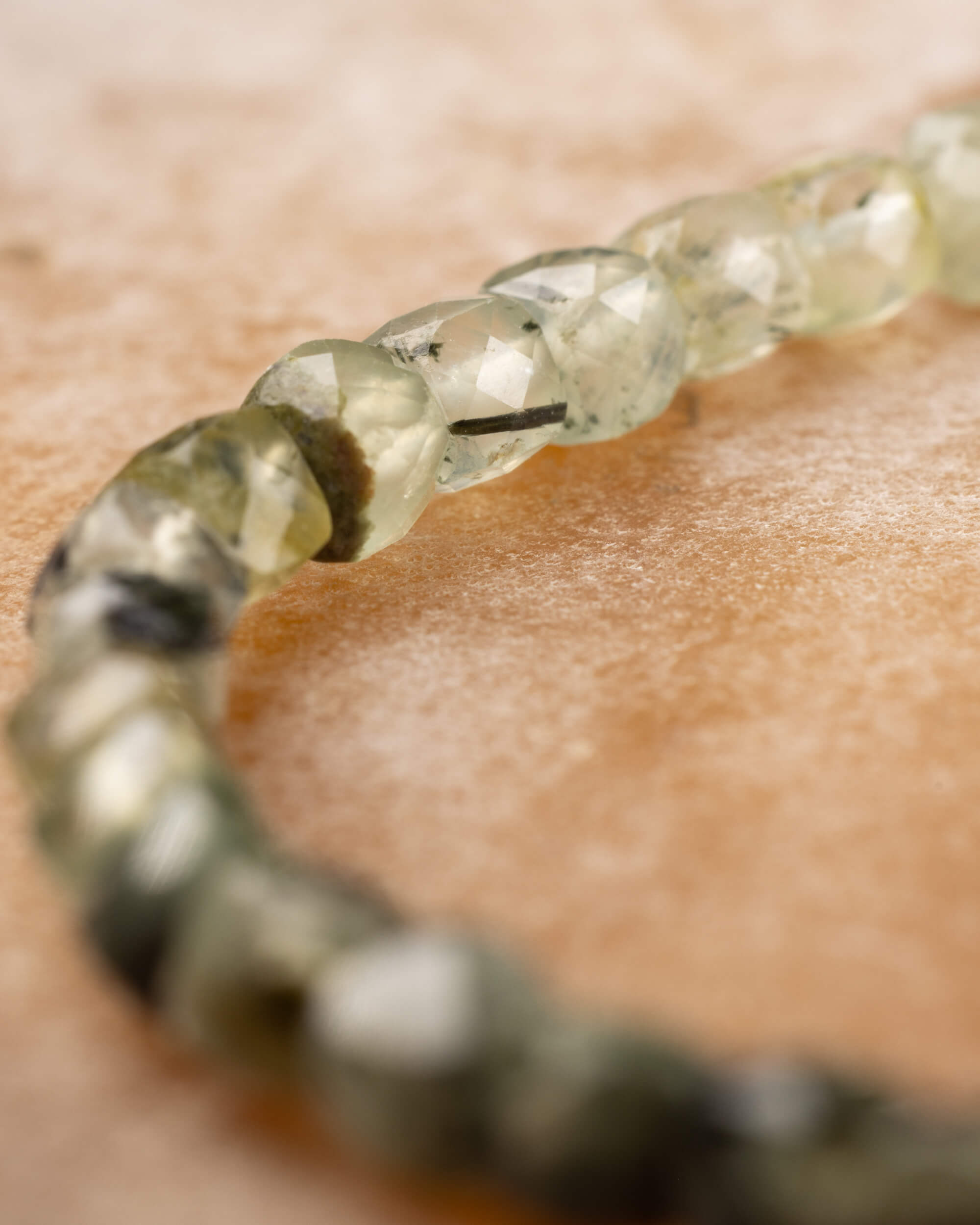 Pulsera de Prehnita Facetada 4 mm - Intuición y Confianza (Degradado)