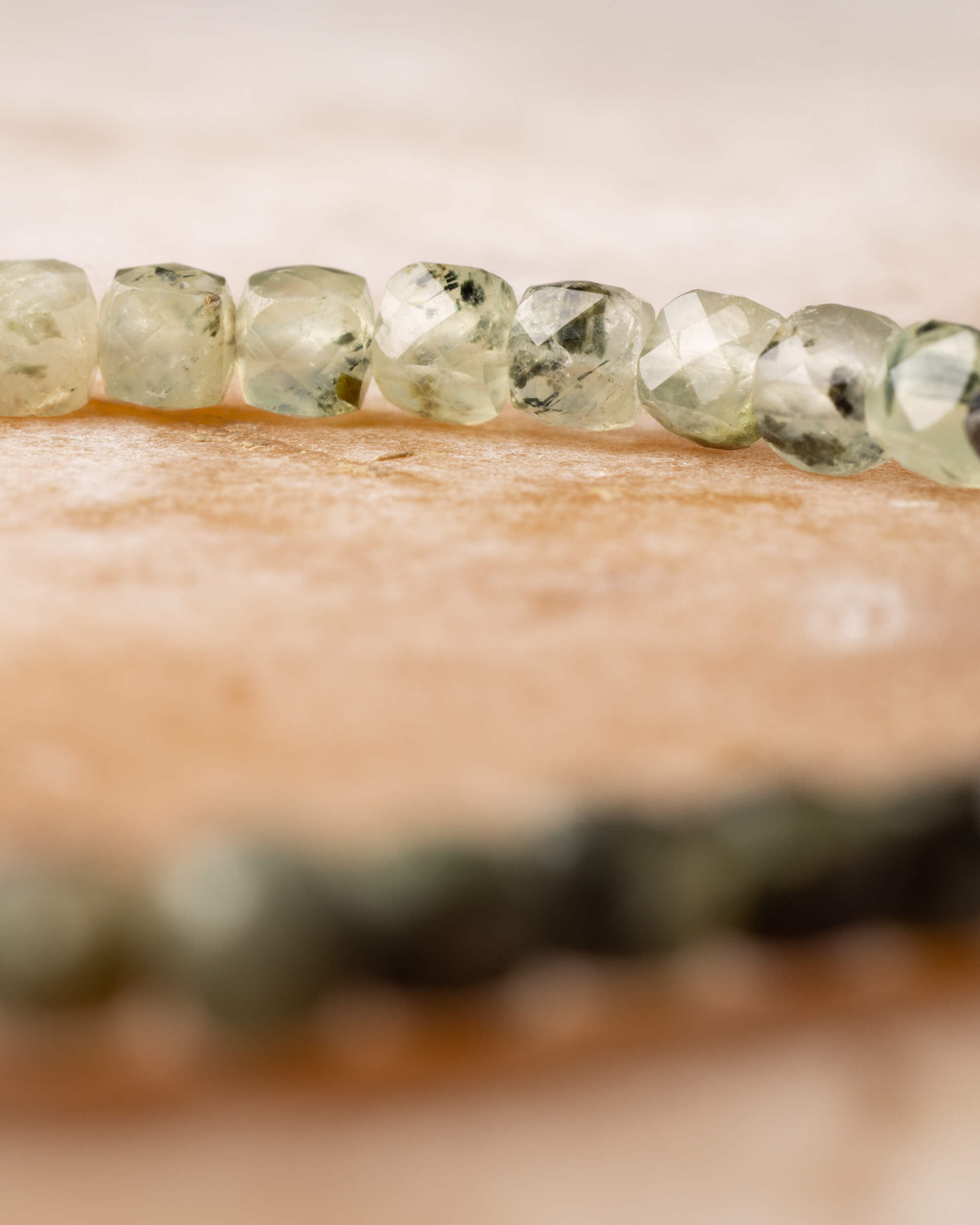 Pulsera de Prehnita Facetada 4 mm - Intuición y Confianza (Degradado)