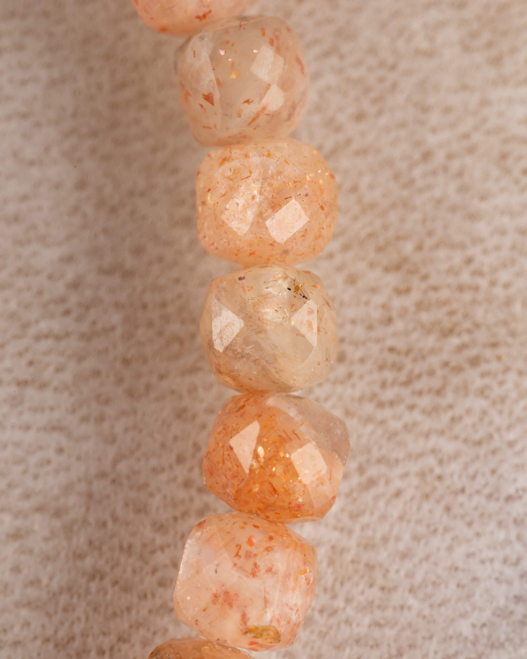 Pulsera de Piedra Sol Facetada 4 mm - Alegría y Luz Radiante